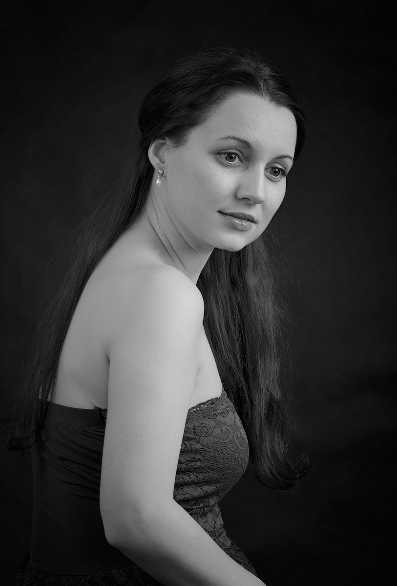 Sony SLT-A77 + Sigma 70mm F2.8 EX DG Macro sample photo. Girl with a pearl earring photography