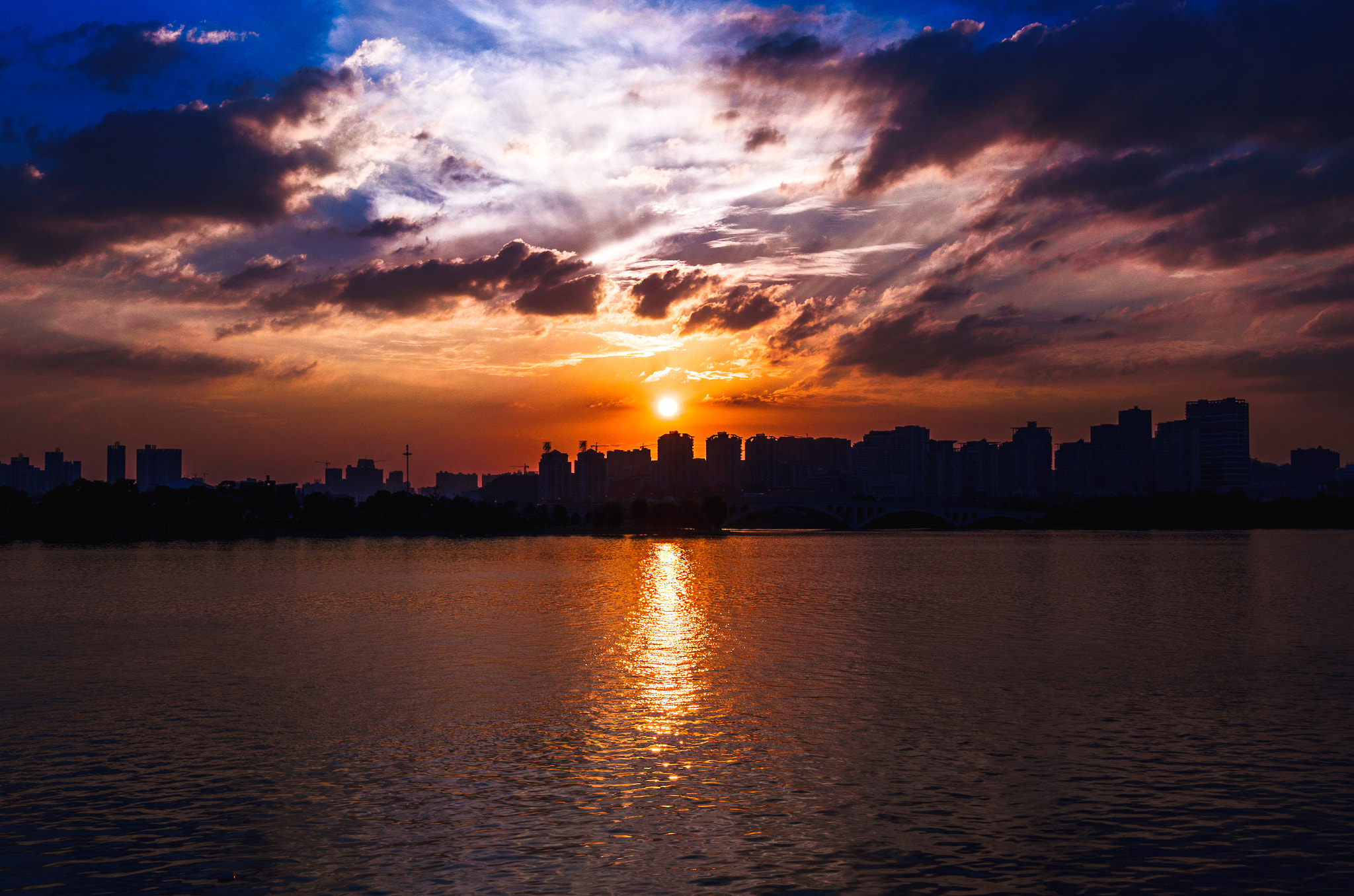 Nikon AF-S Nikkor 16-35mm F4G ED VR sample photo. Sunset of xiangjiang photography