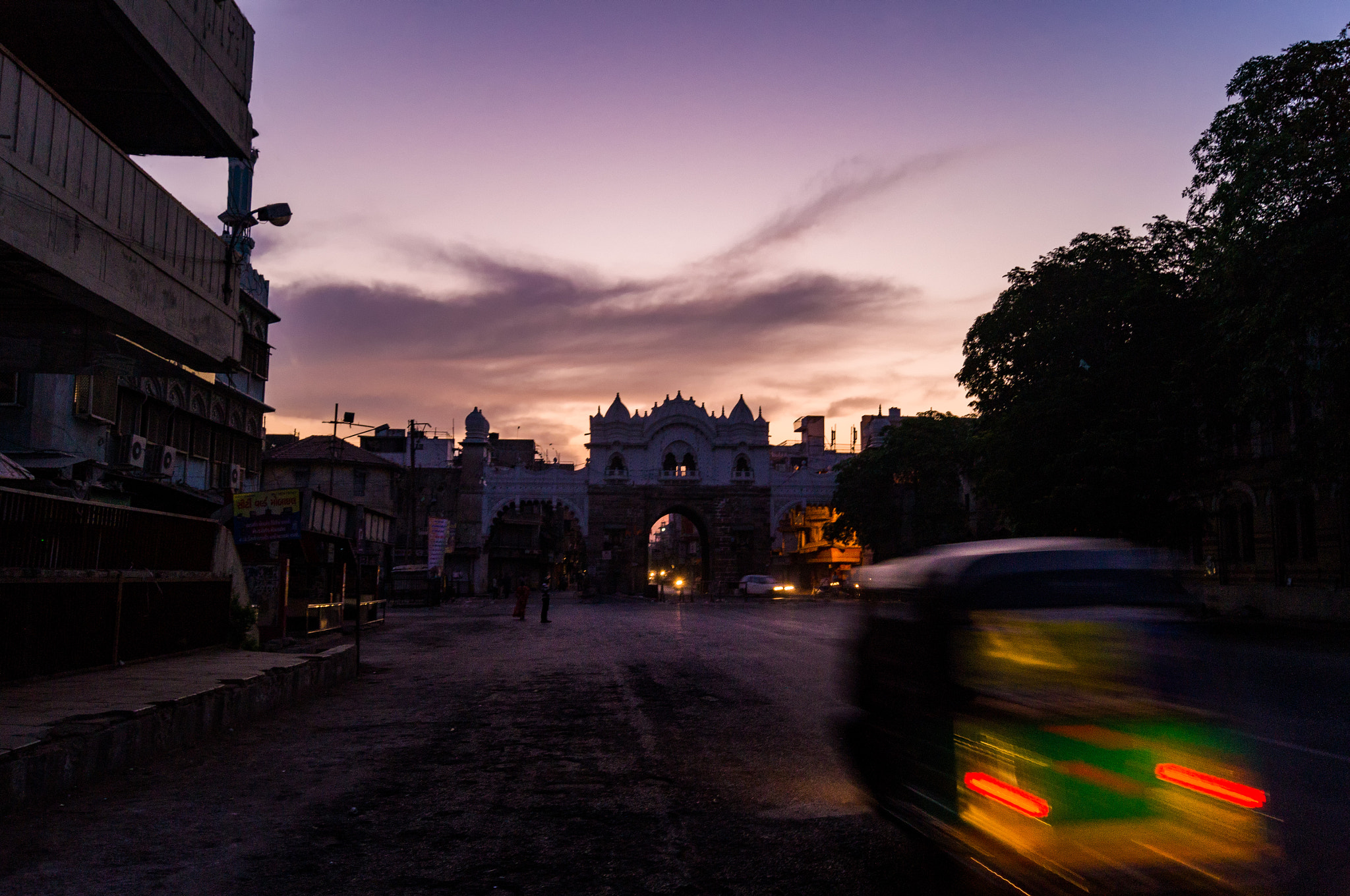 Minolta AF 28-85mm F3.5-4.5 New sample photo. Early morning traffic photography
