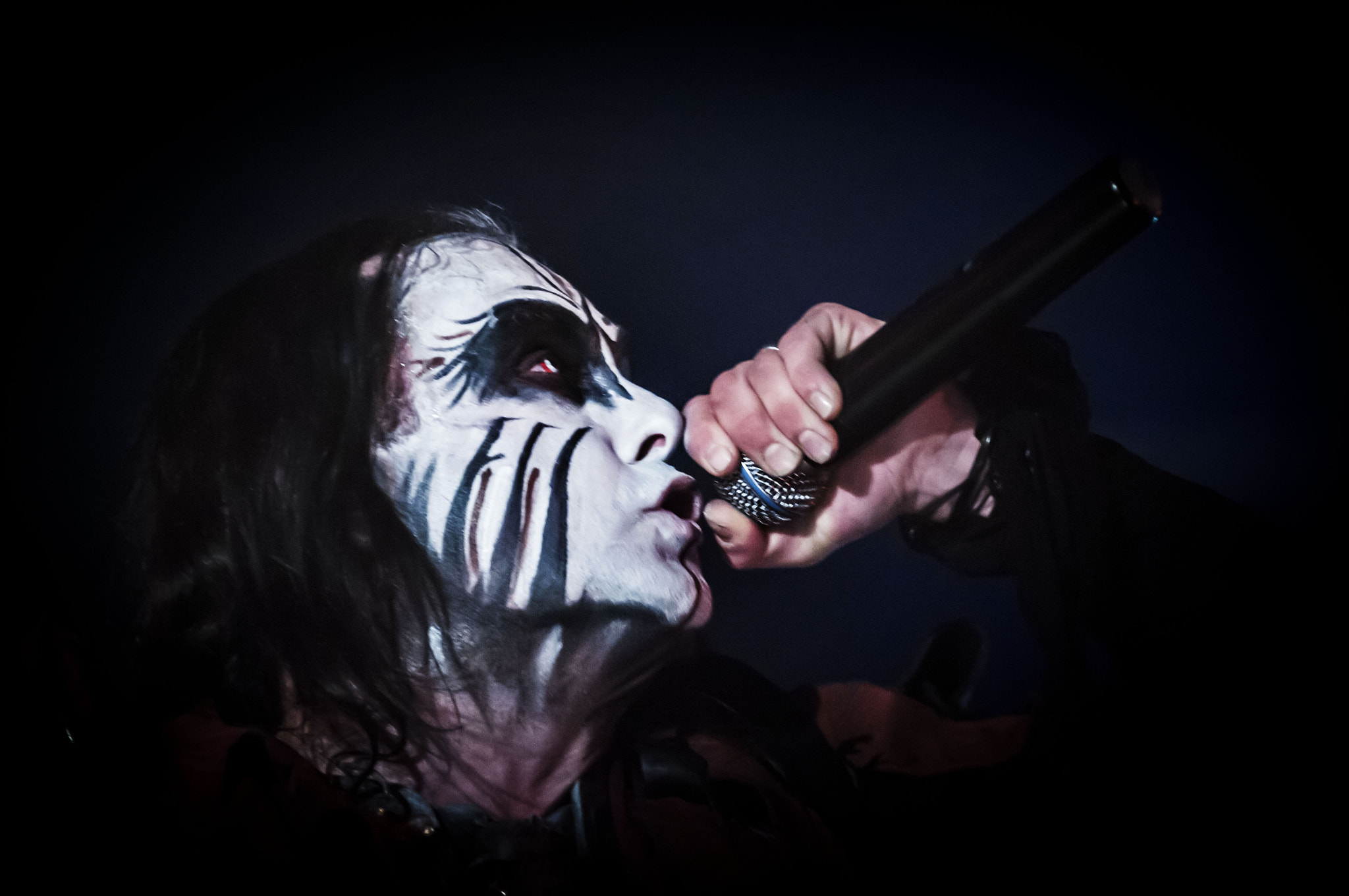AF Zoom-Nikkor 80-200mm f/2.8 ED sample photo. Credle of filth live in rome photography