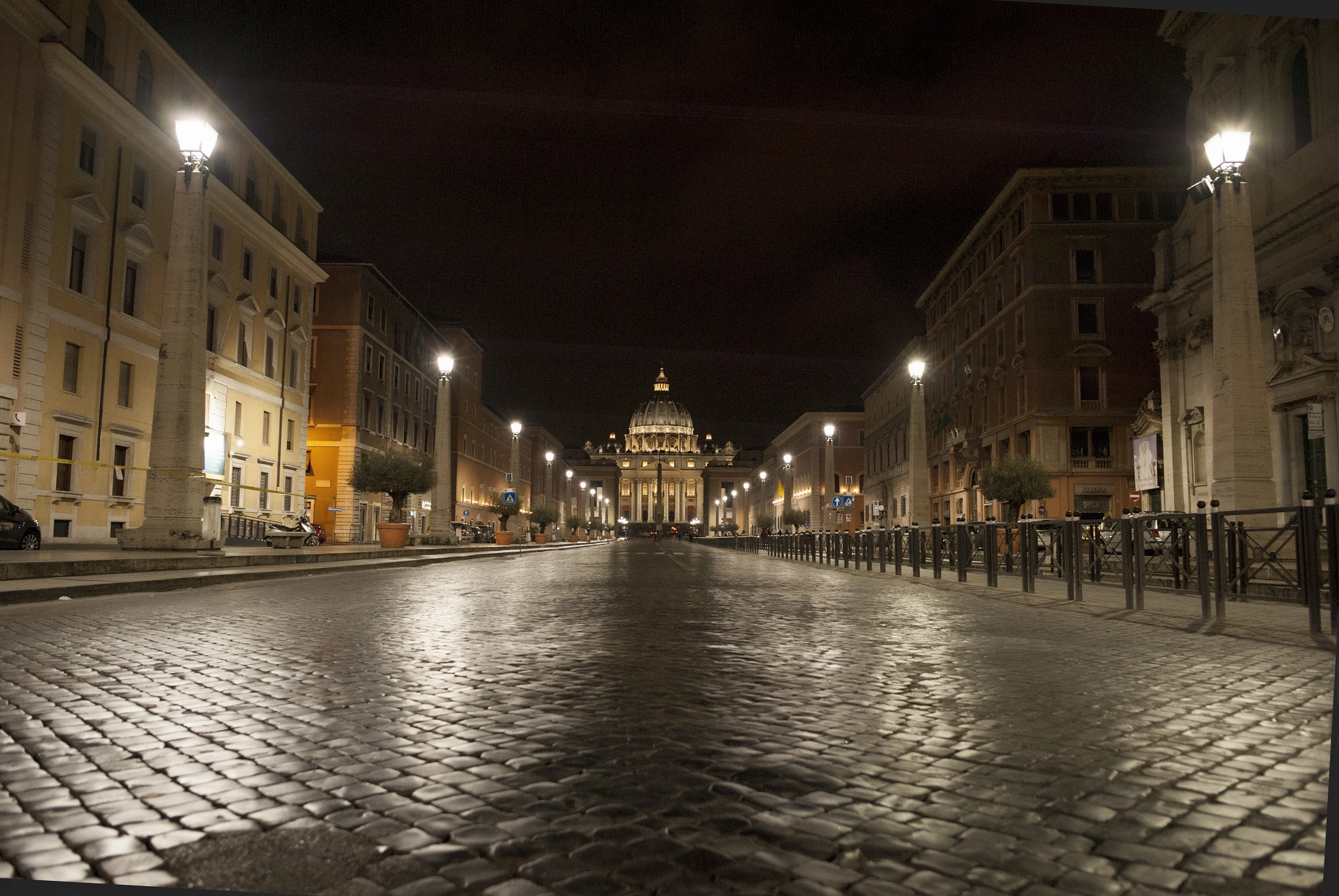 Nikon D700 + Nikon AF-S Nikkor 24mm F1.8G ED sample photo. Vaticano photography