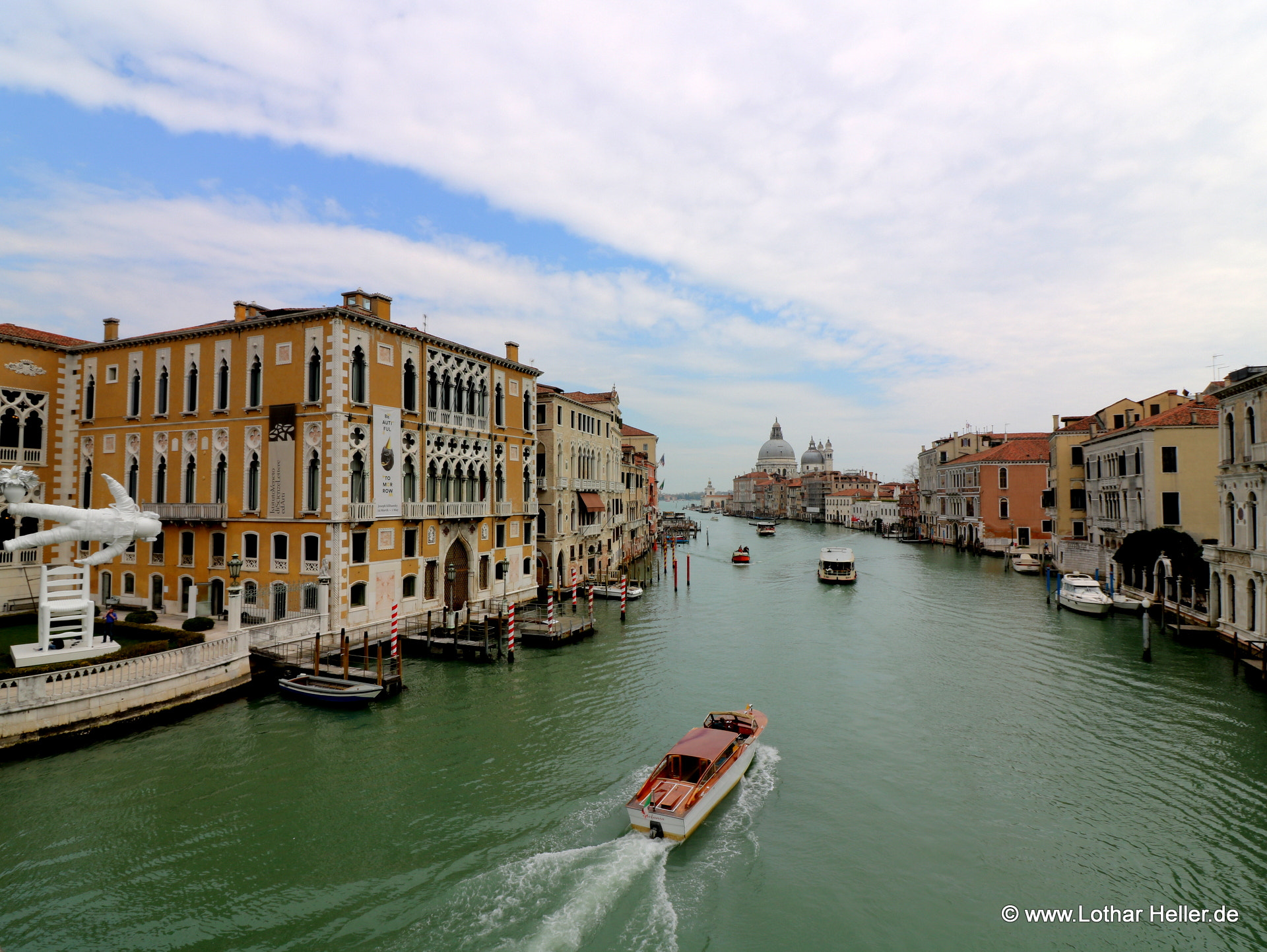 Canon EF-S 10-18mm F4.5–5.6 IS STM sample photo. Venice canale grande photography