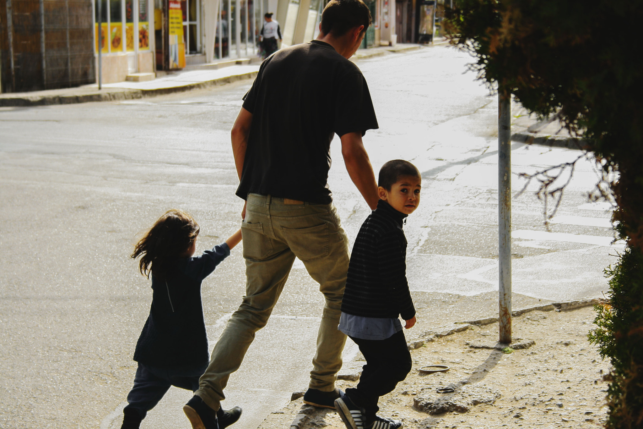 Canon EF-S 18-55mm F3.5-5.6 sample photo. Father and kids photography