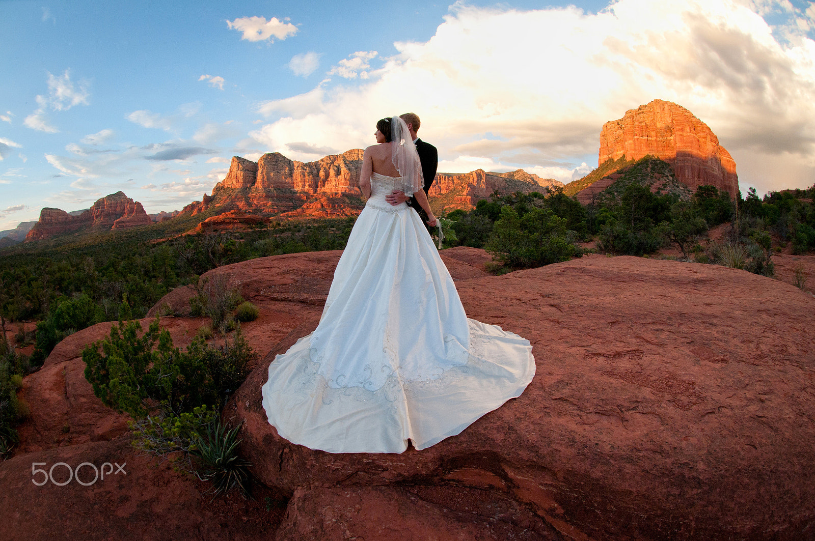 Nikon AF DX Fisheye-Nikkor 10.5mm F2.8G ED sample photo. Sunset wedding on bell rock in sedona photography