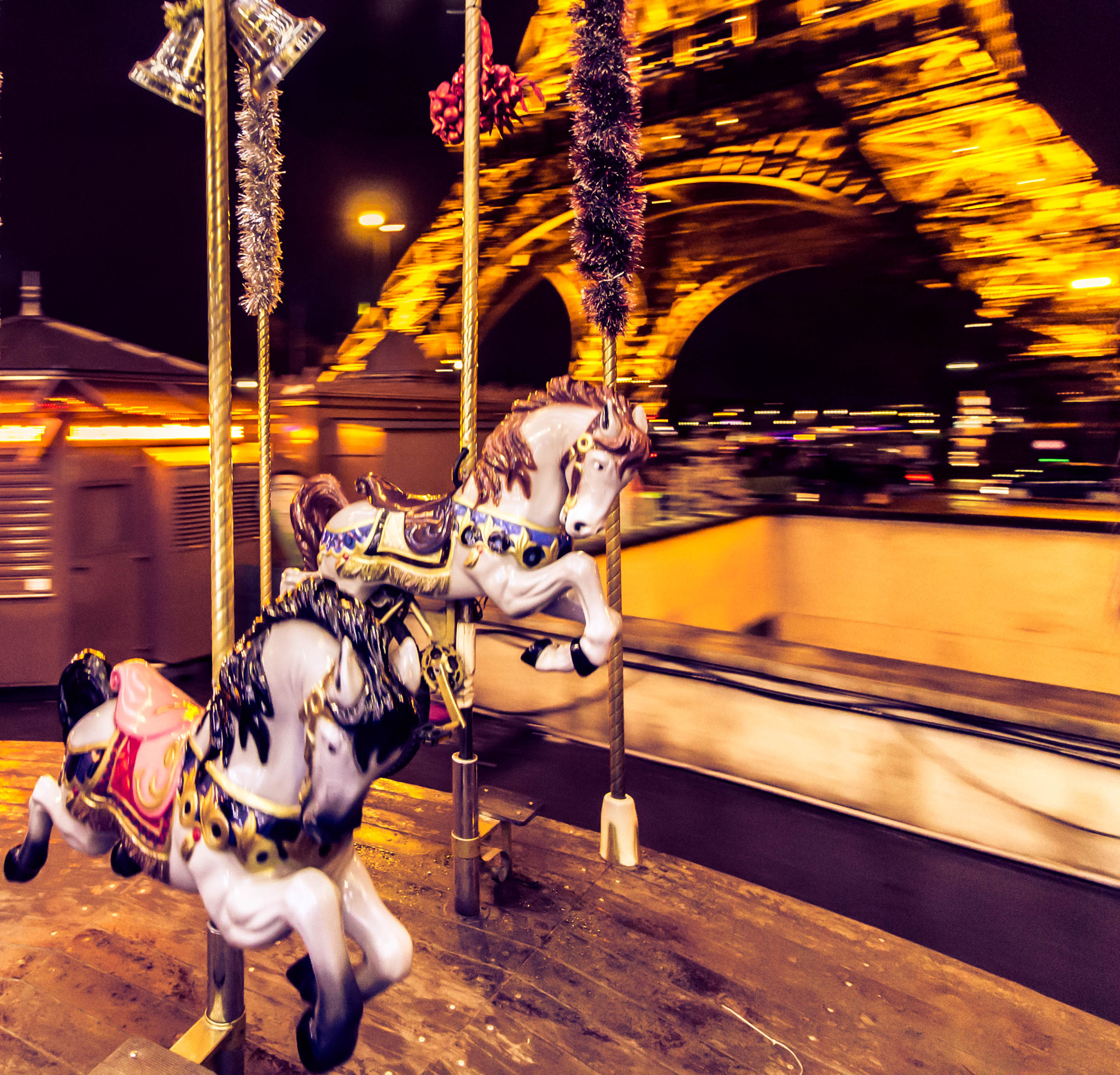 Canon EF-S 10-18mm F4.5–5.6 IS STM sample photo. Eiffel carroussel photography
