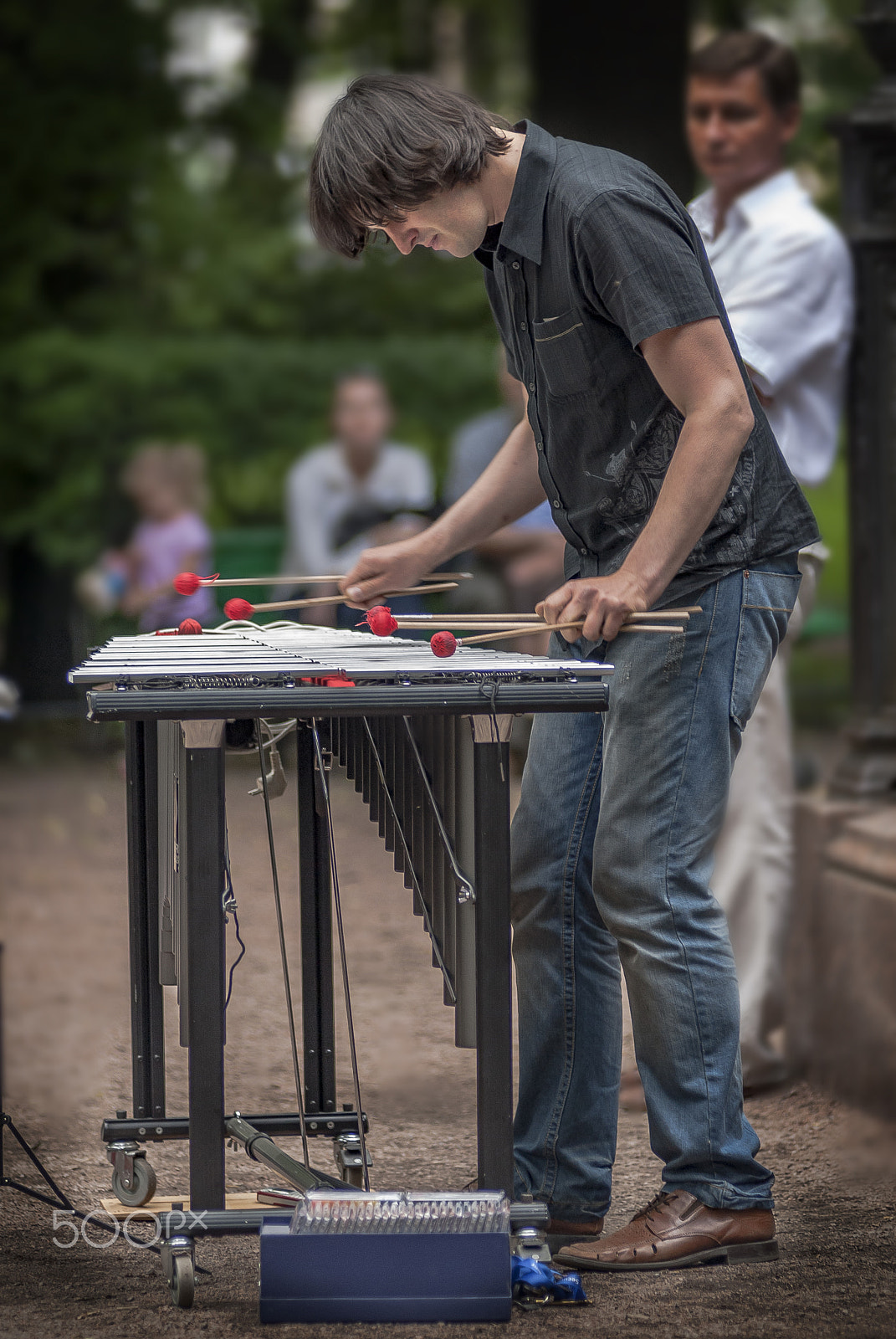 Nikon AF-Nikkor 80-200mm F2.8D ED sample photo. Street musician photography