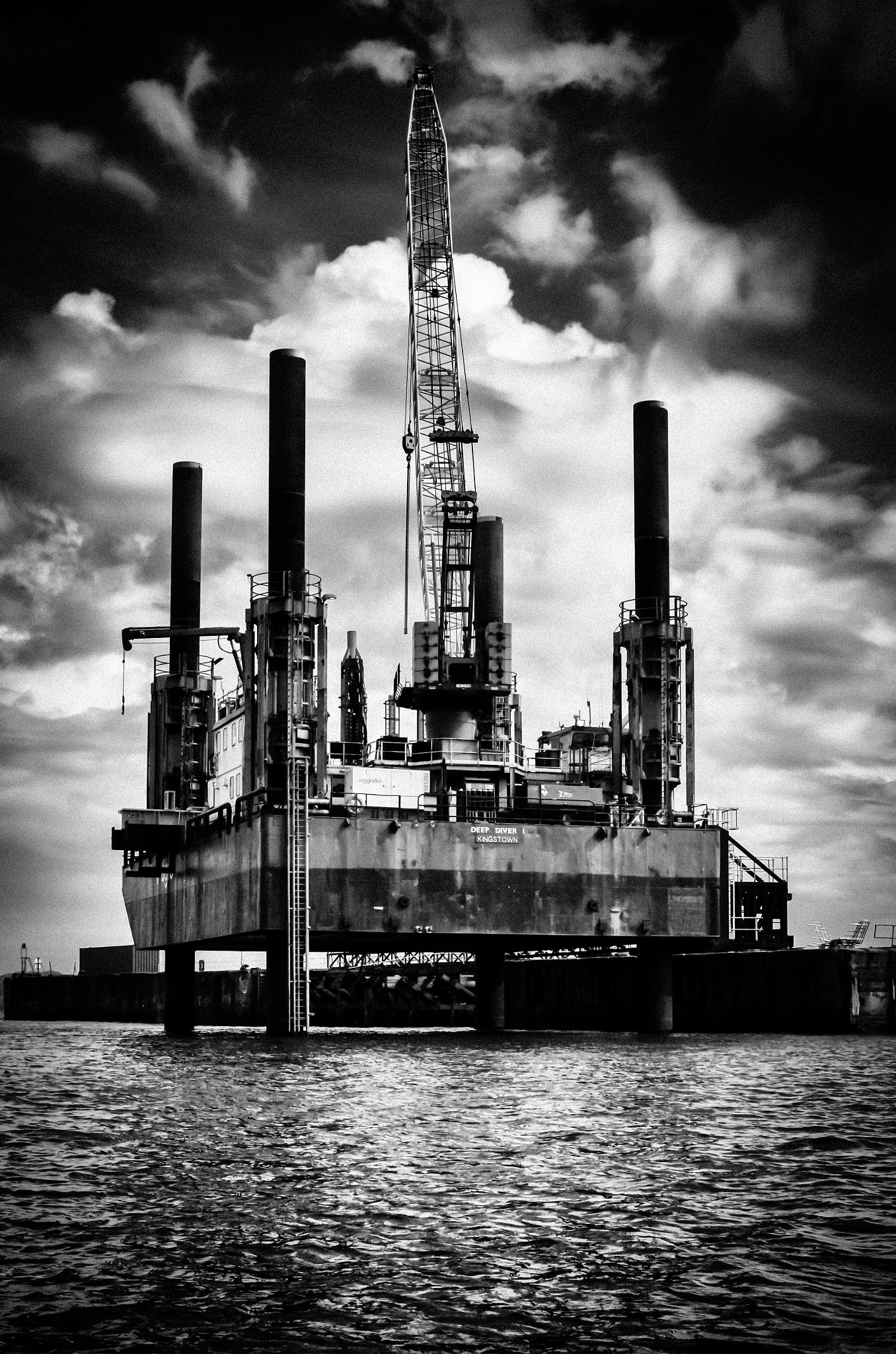 Pentax K-01 sample photo. Sea engine photography