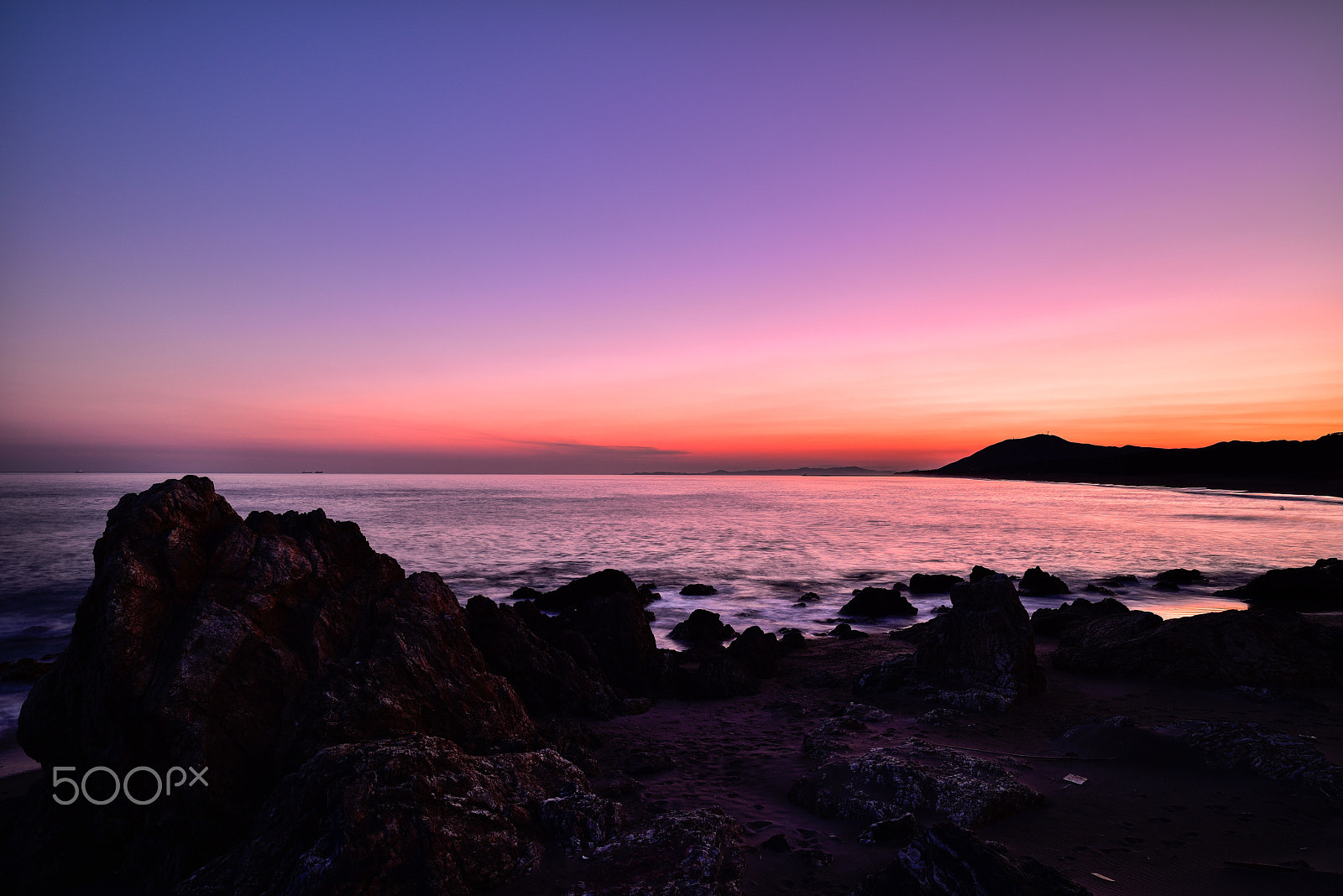 Nikon D810 + ZEISS Milvus 21mm F2.8 sample photo. Beautiful time of sea photography