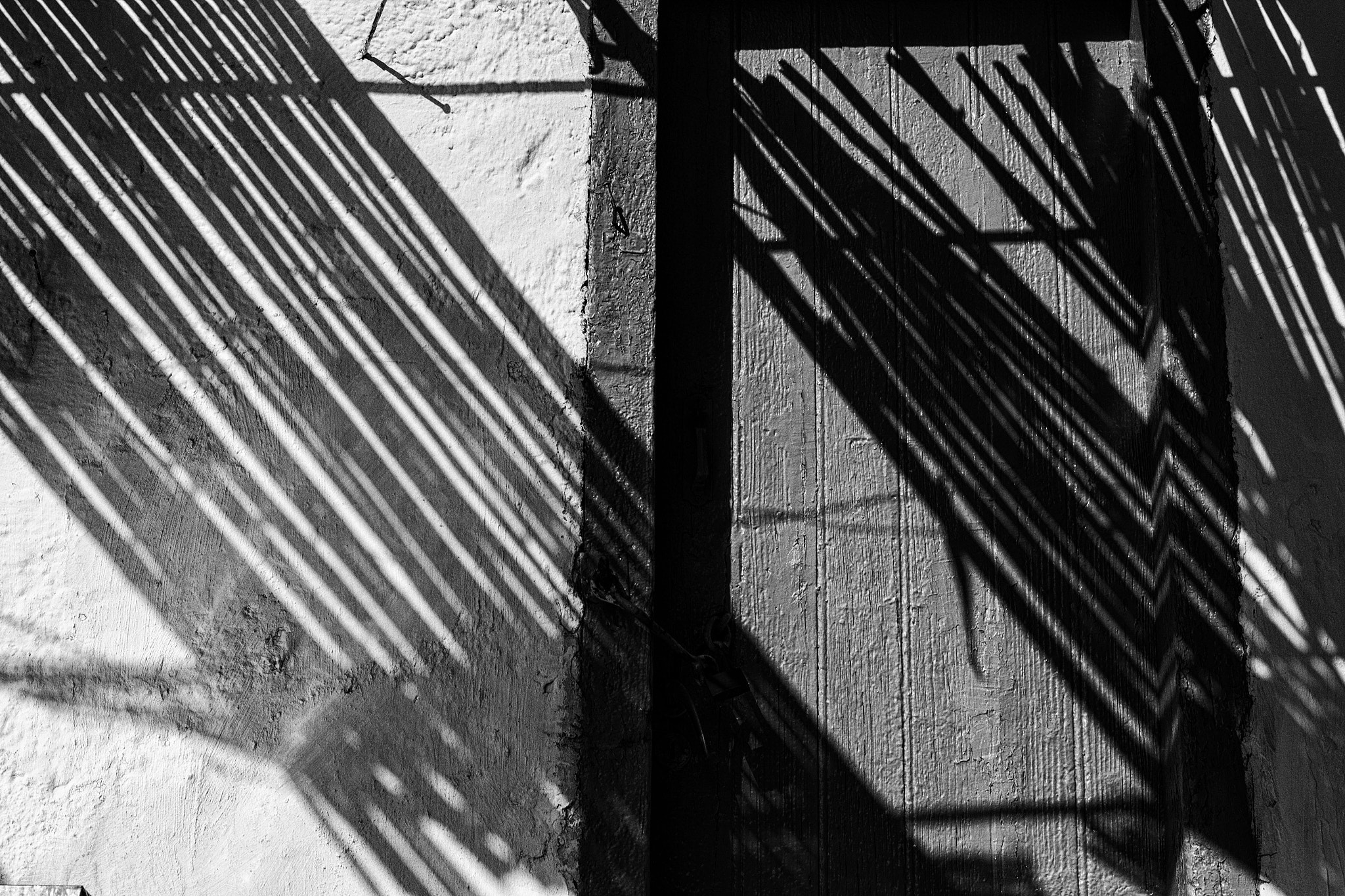 ZEISS Planar T* 50mm F1.4 sample photo. Old door photography