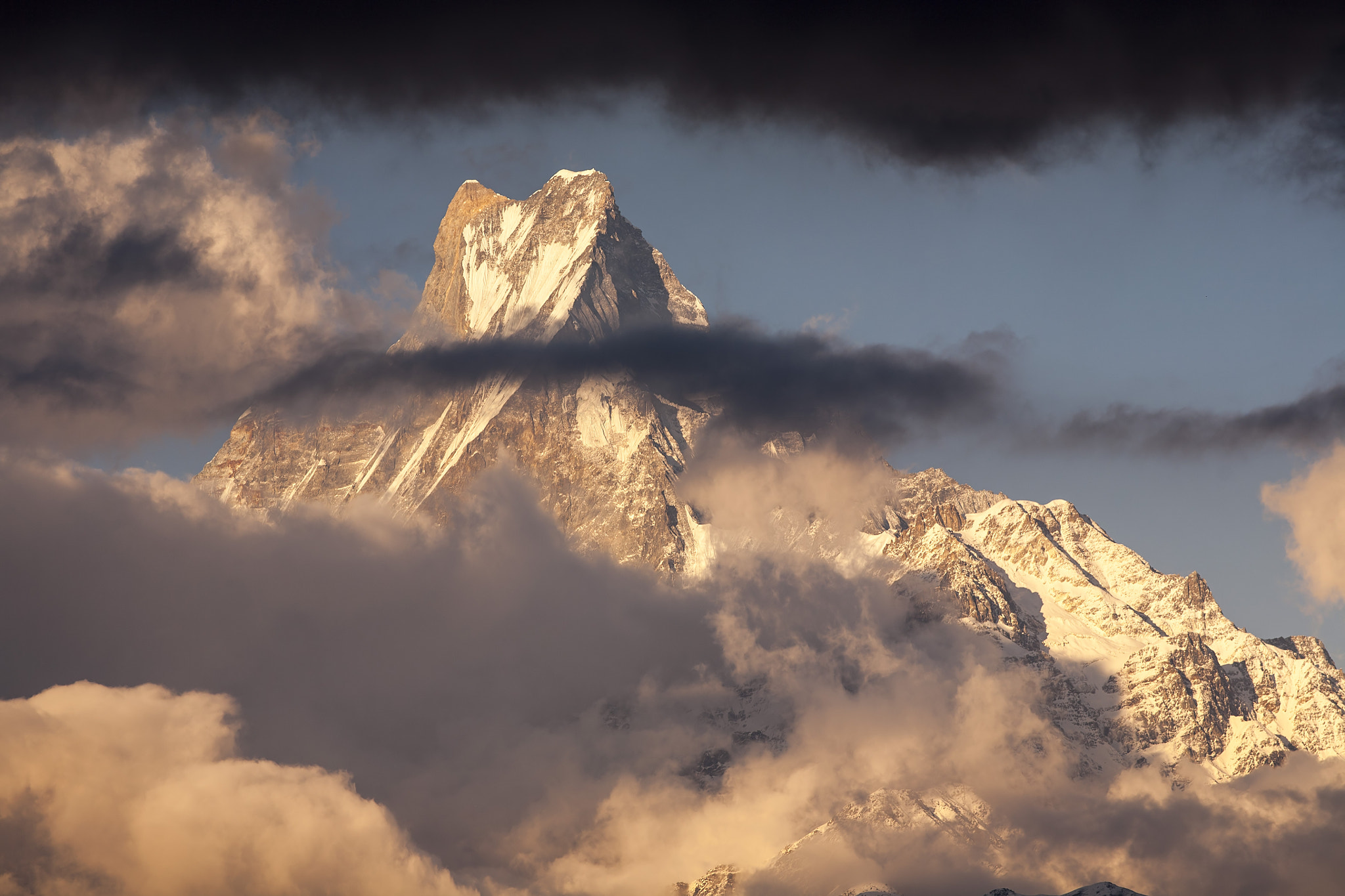 Canon EOS 5D + Canon EF 200mm F2.8L II USM sample photo. Fishtail in the clouds photography