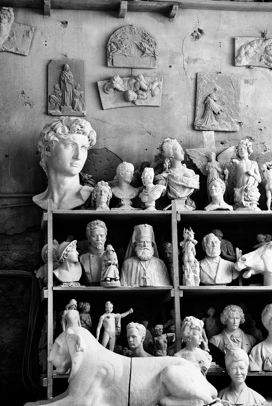Nikon D40X sample photo. The shelf with a thousand faces photography