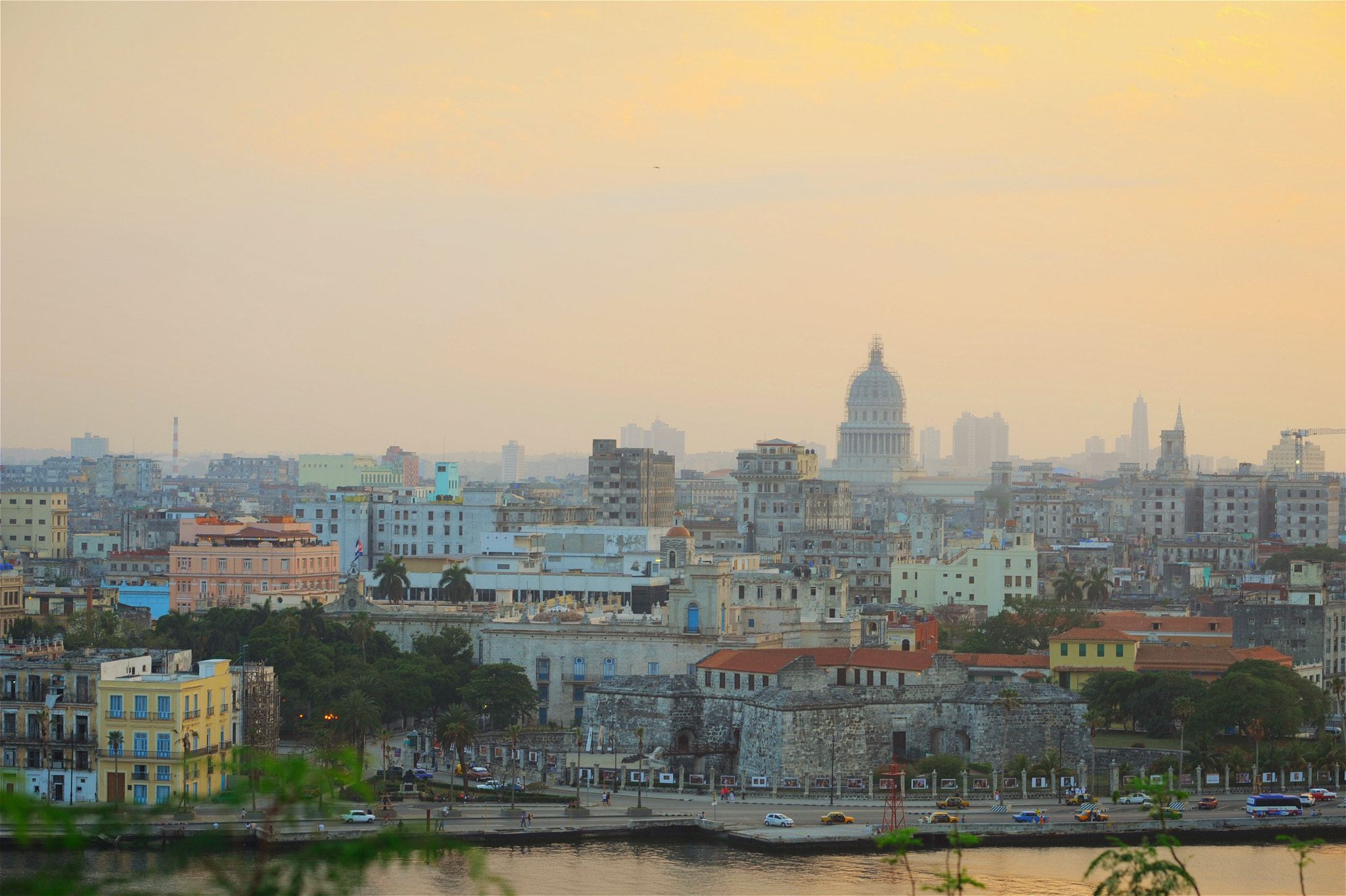 Nikon D700 + Nikon AF Nikkor 105mm F2D DC sample photo. Havana city at sunset photography