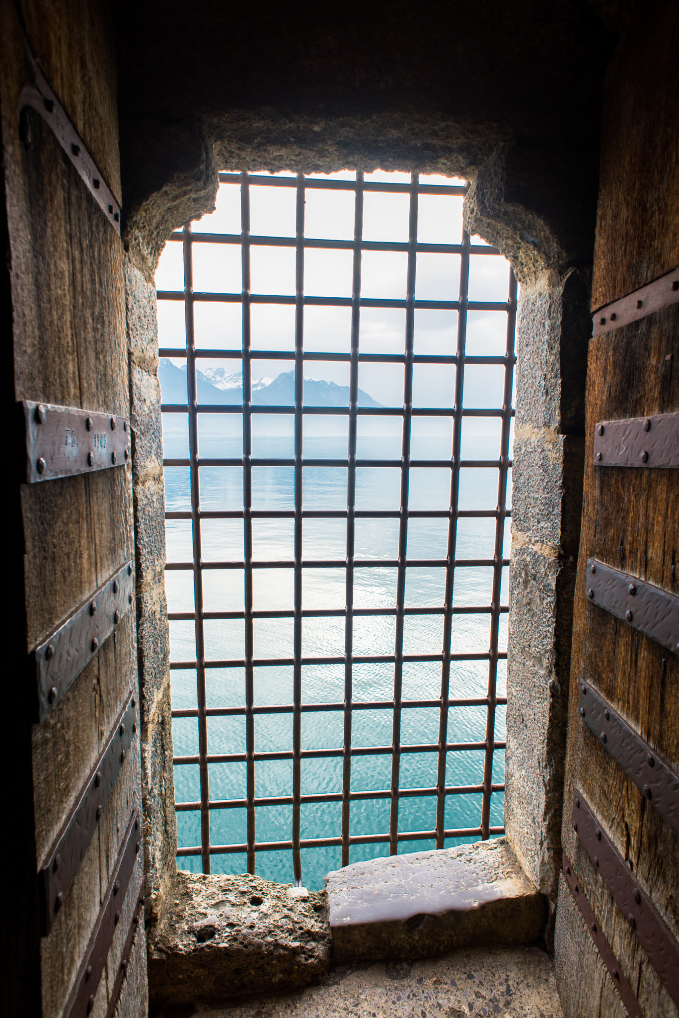 Nikon D600 + Nikon AF Nikkor 20mm F2.8D sample photo. Window to freedom photography