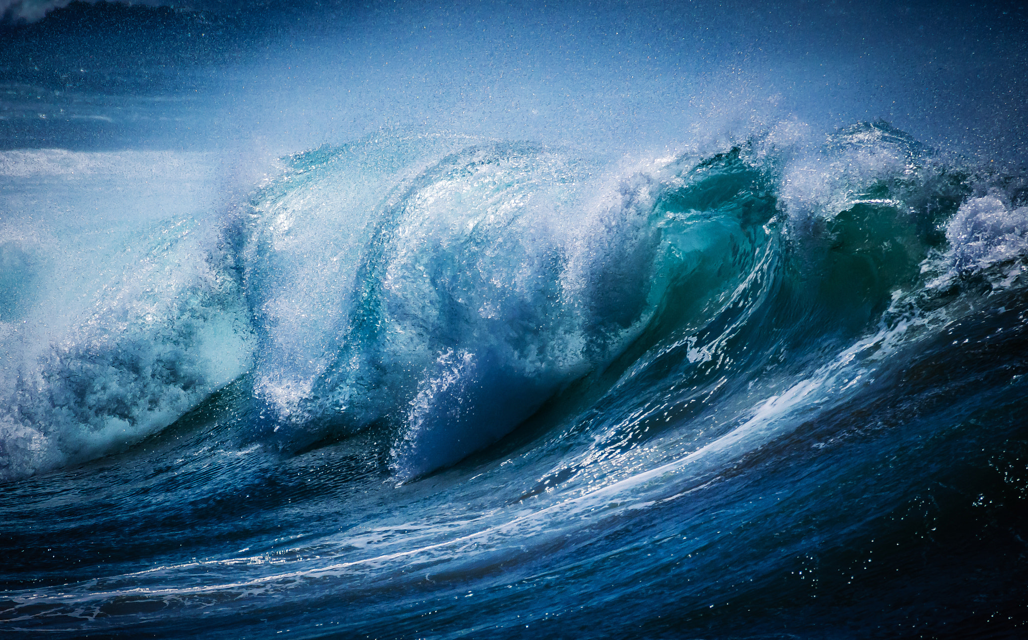 Olympus PEN E-P5 sample photo. Deep blue wave photography