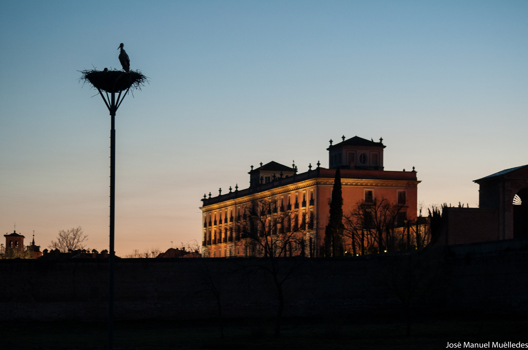 Nikon D90 + AF Nikkor 70-210mm f/4-5.6 sample photo. Buenas noches! photography