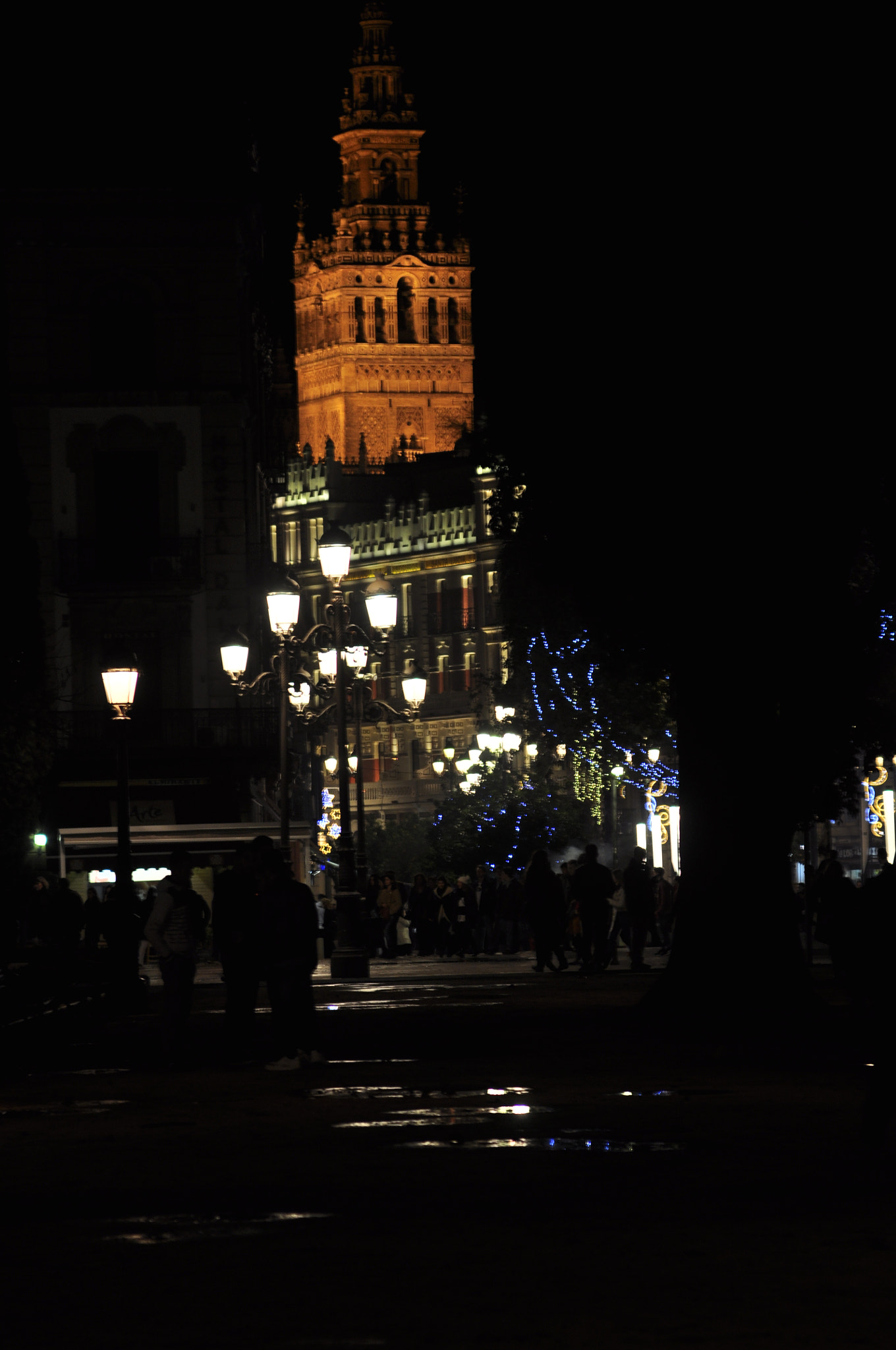 Nikon D90 sample photo. La giralda en navidad... photography