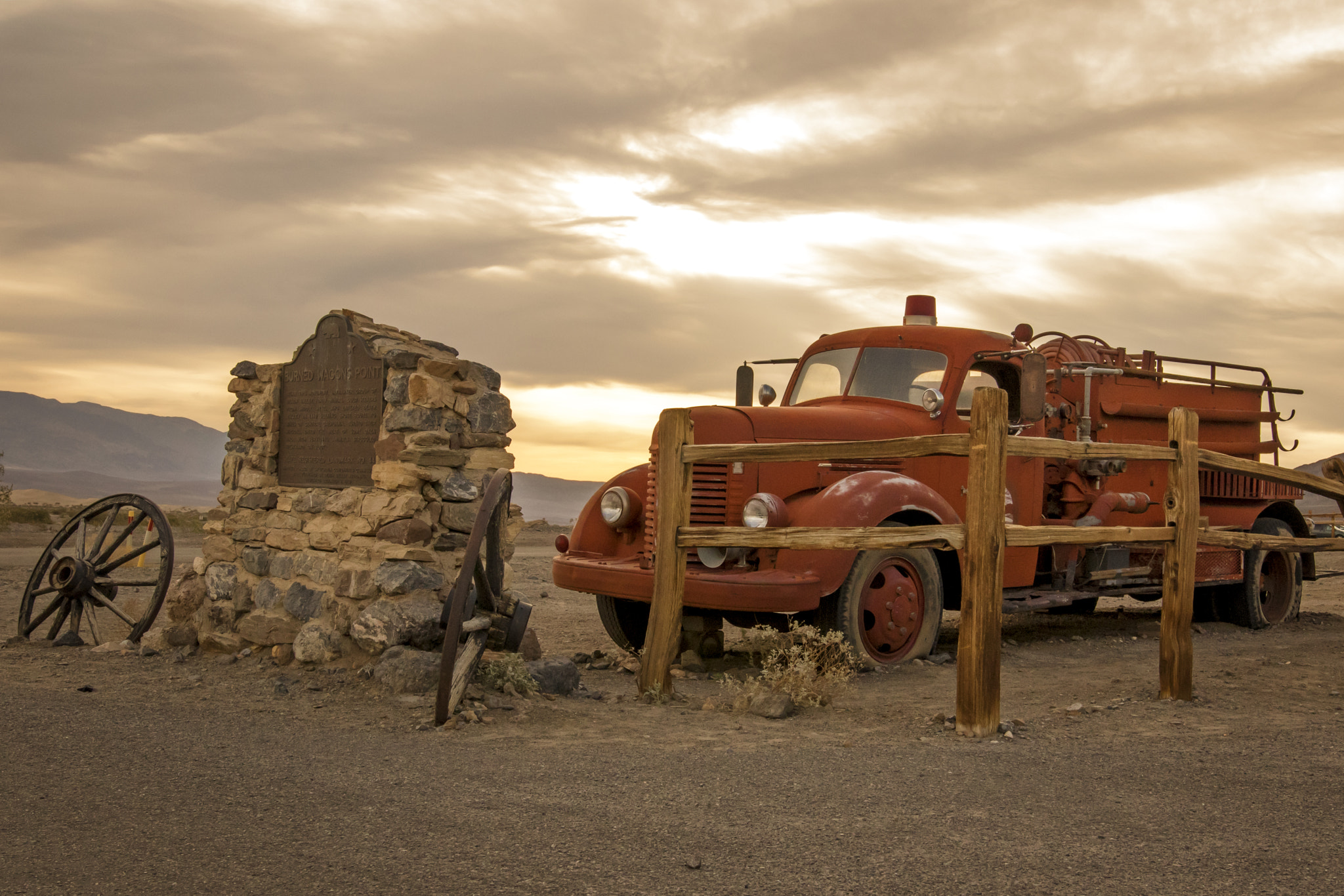 Canon EOS 7D Mark II + Sigma 24mm F1.4 DG HSM Art sample photo. Burned wagons point, death valley photography