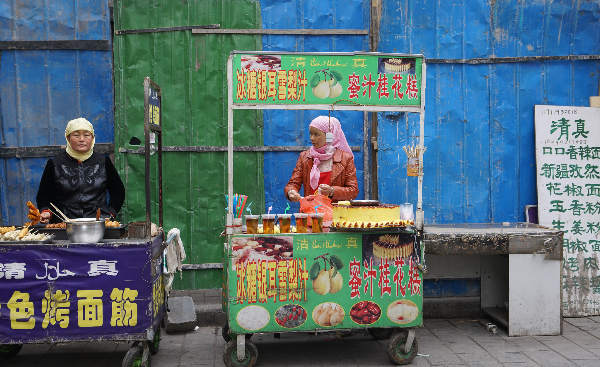 24-70mm F2.8 G SSM sample photo. Street scenes in xi`an-muslim street photography