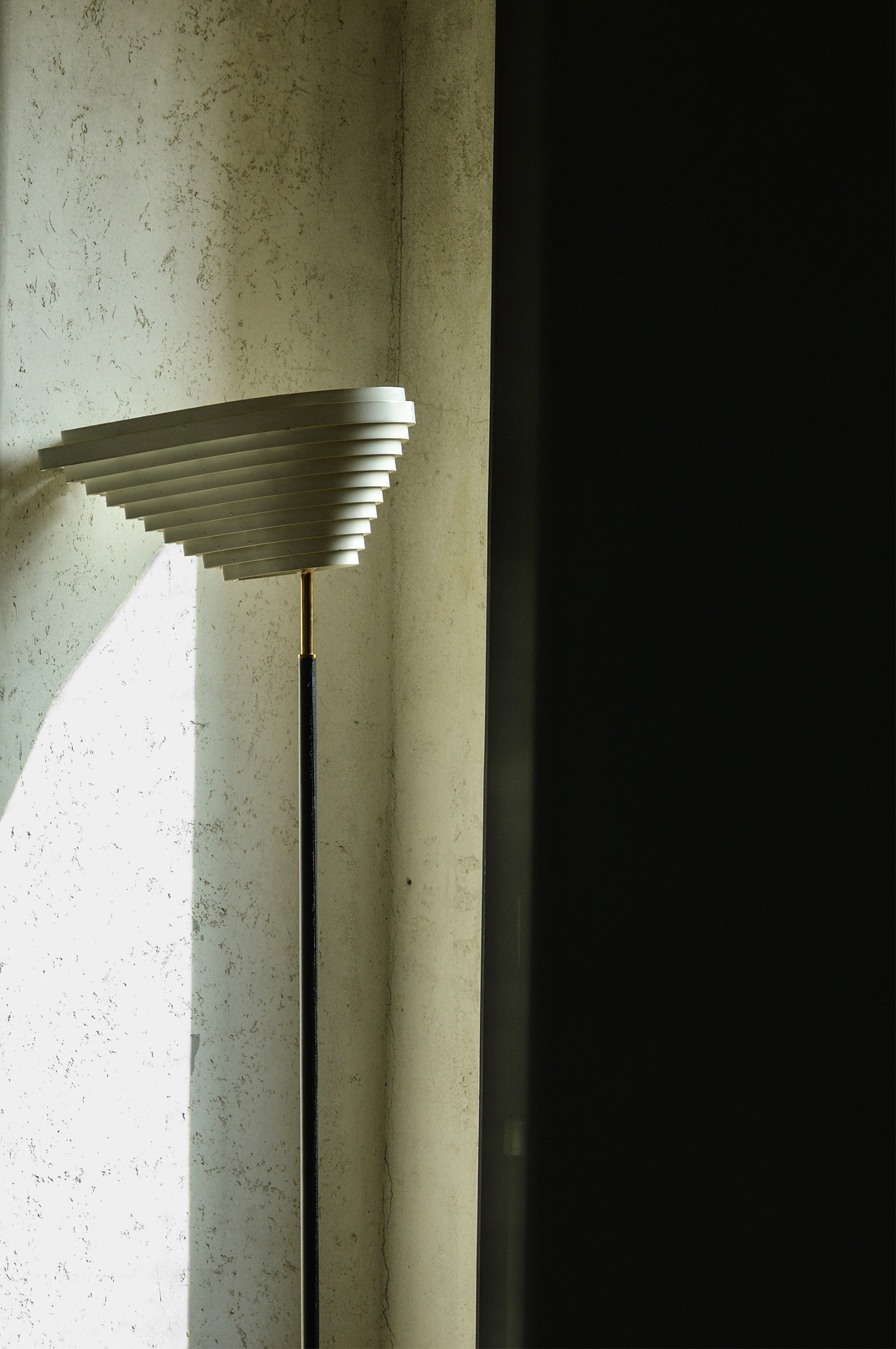 AF Zoom-Nikkor 75-300mm f/4.5-5.6 sample photo. Gallo apartment, restored by carlo scarpa. photography