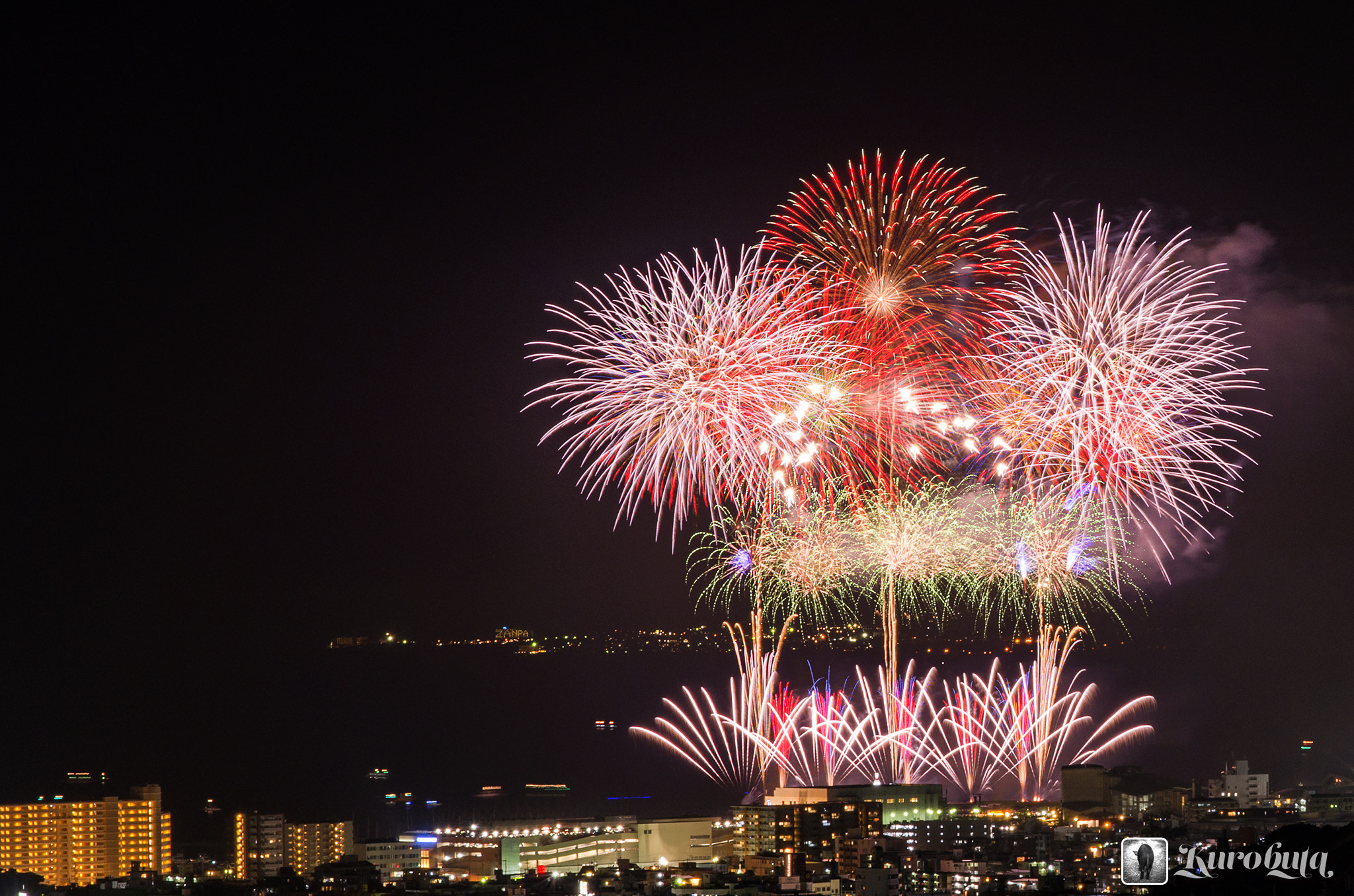 Pentax smc FA 77mm 1.8 Limited sample photo. It fireworks photography