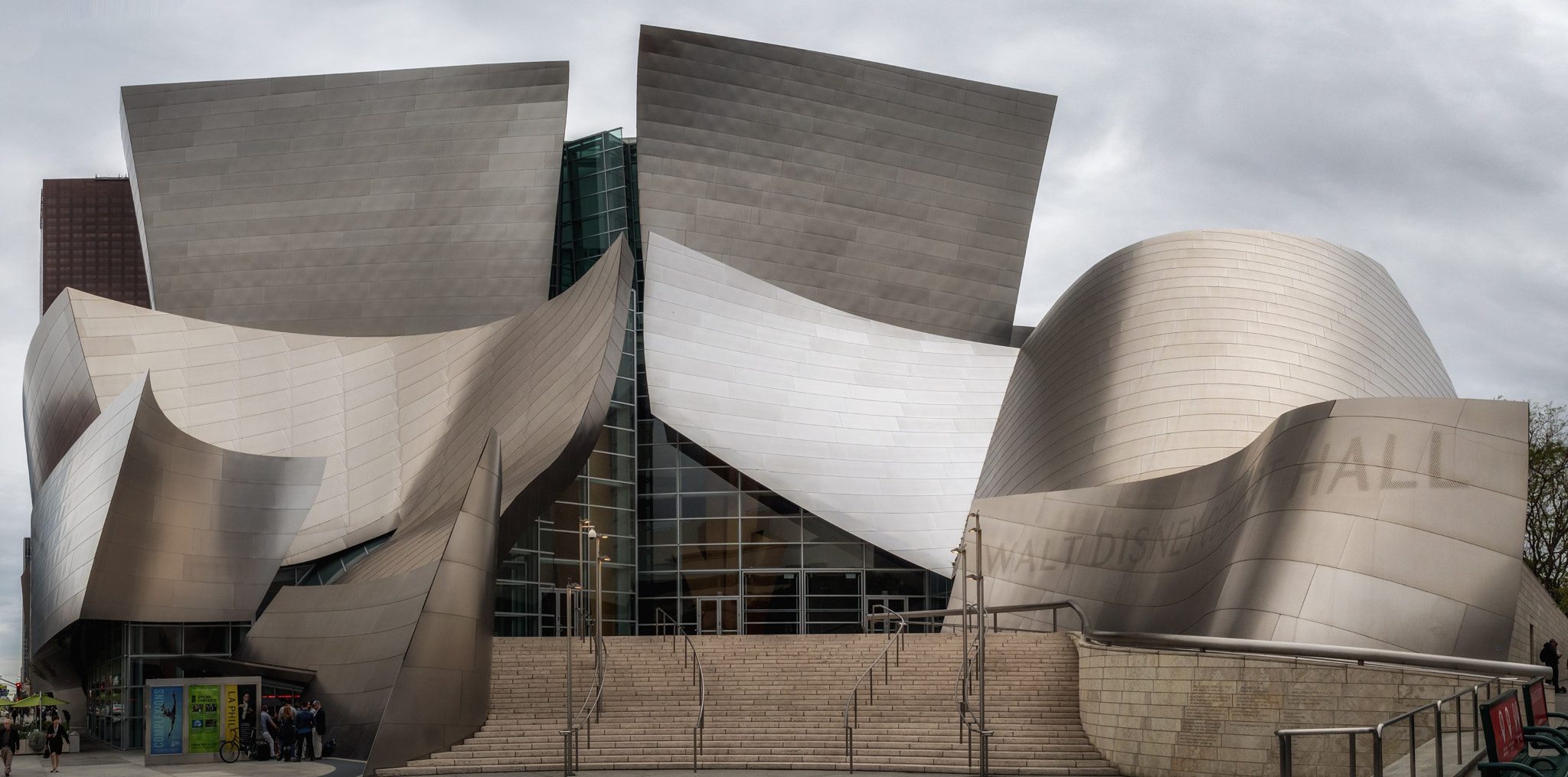 Olympus OM-D E-M5 II + Olympus M.Zuiko Digital 17mm F1.8 sample photo. Disney concert hall photography