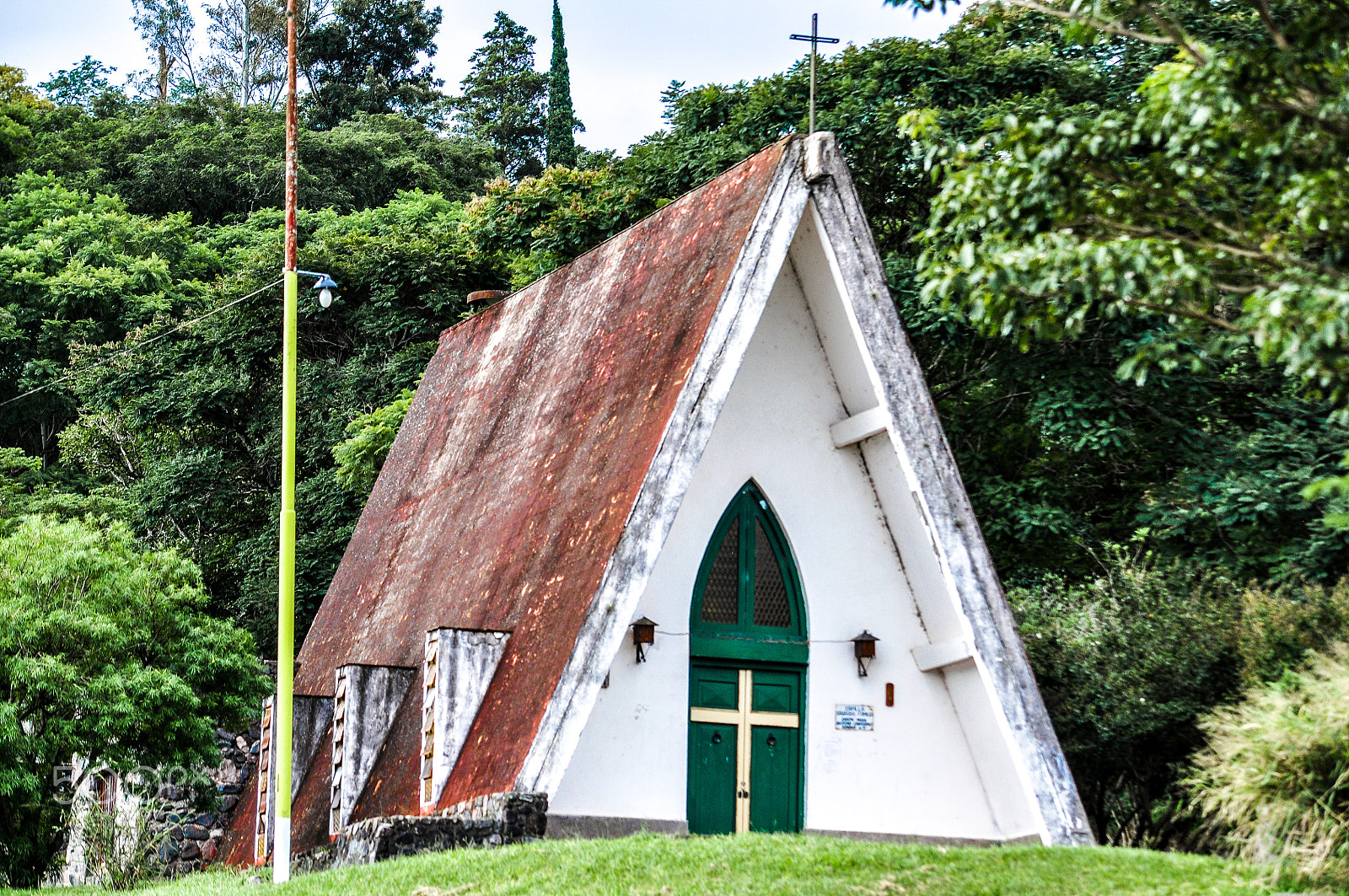 Nikon D90 + Sigma 50-150mm F2.8 EX APO DC HSM II sample photo. Alpine church / capilla alpina photography