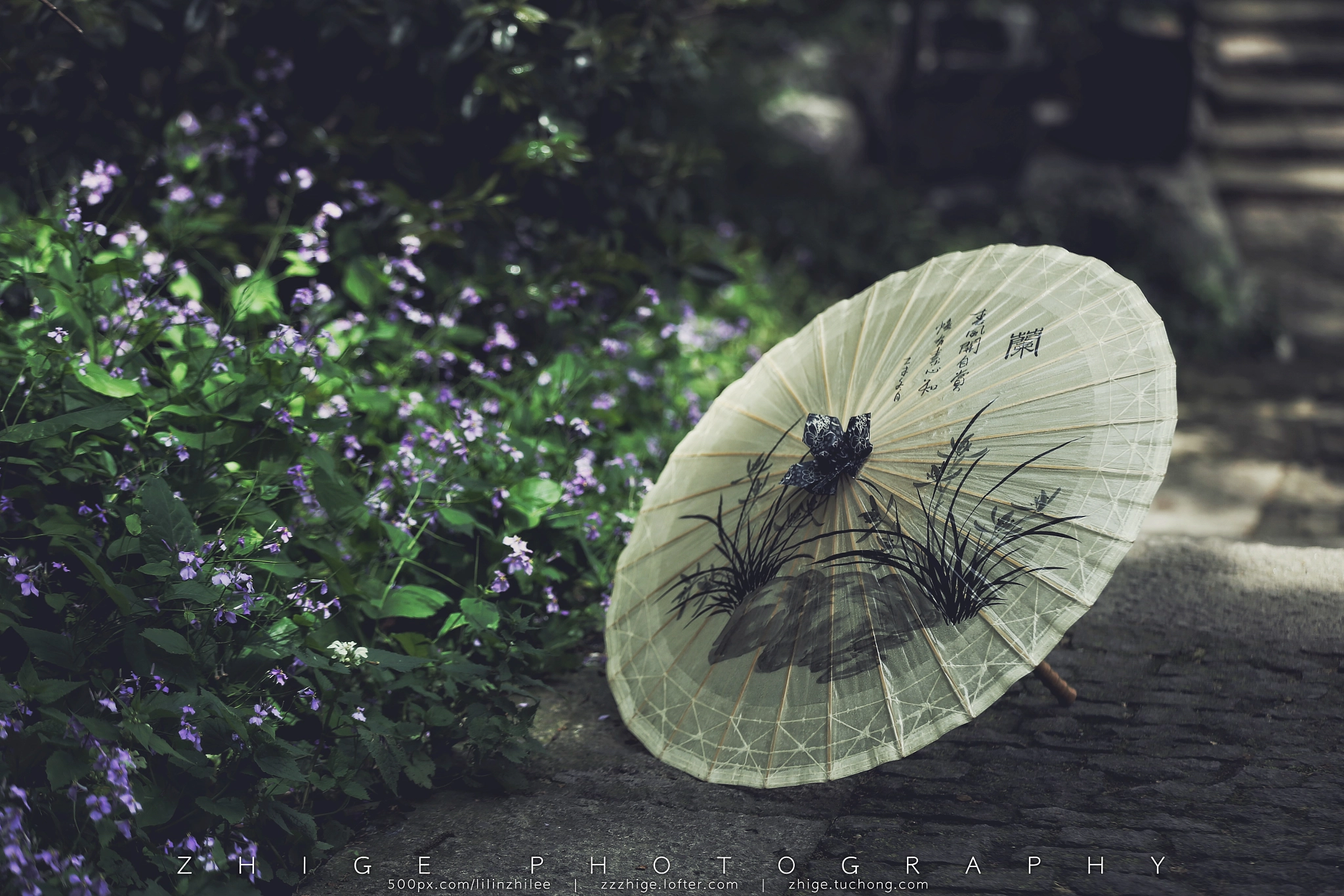 Canon EF 70-200mm F2.8L IS II USM sample photo. An oiled paper umbrella made in the traditional ch ... photography