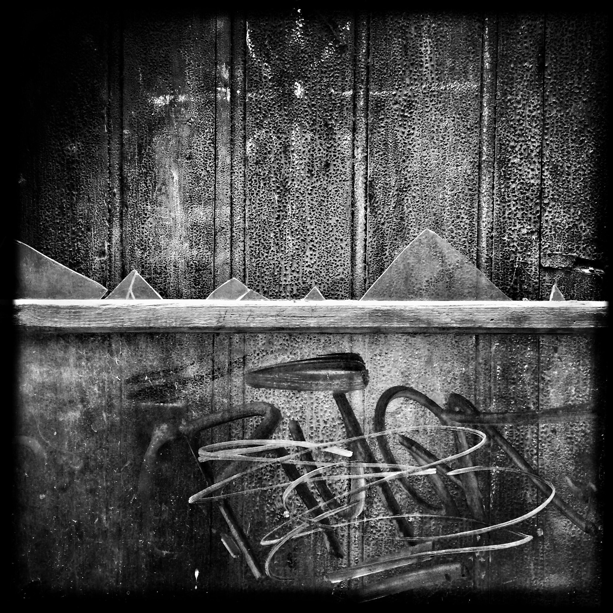 Hipstamatic 312 sample photo. Wood and glass photography