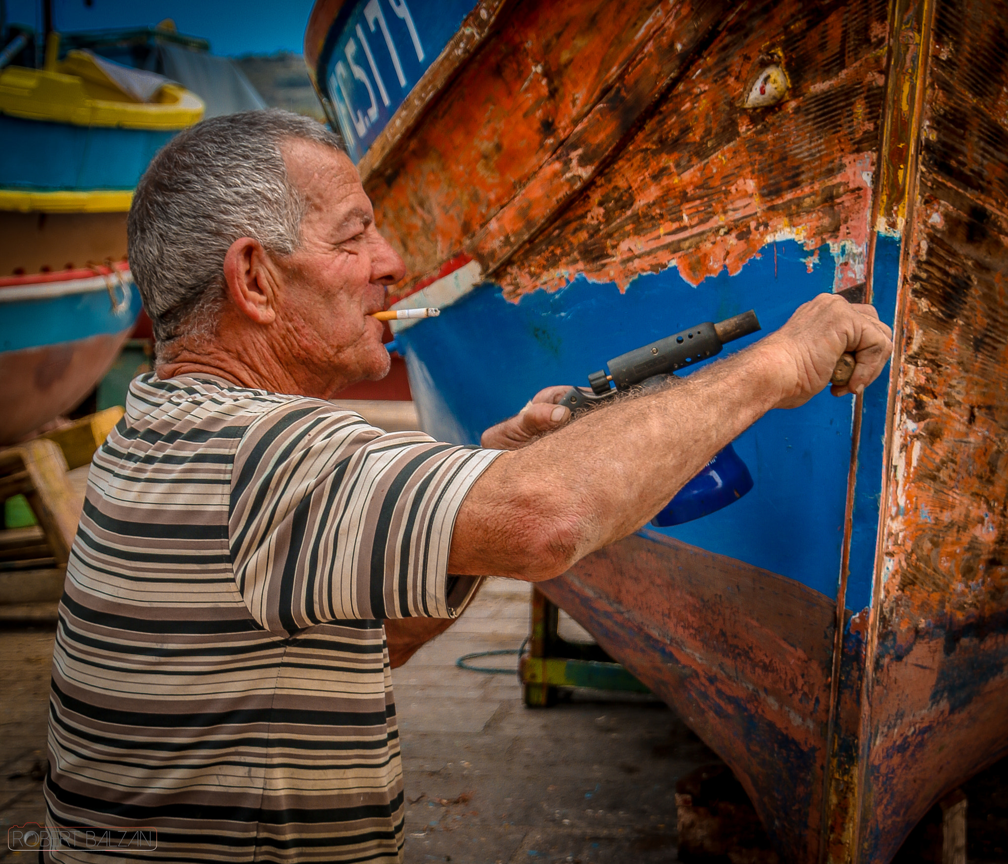 Canon EOS 760D (EOS Rebel T6s / EOS 8000D) sample photo. Man at work photography