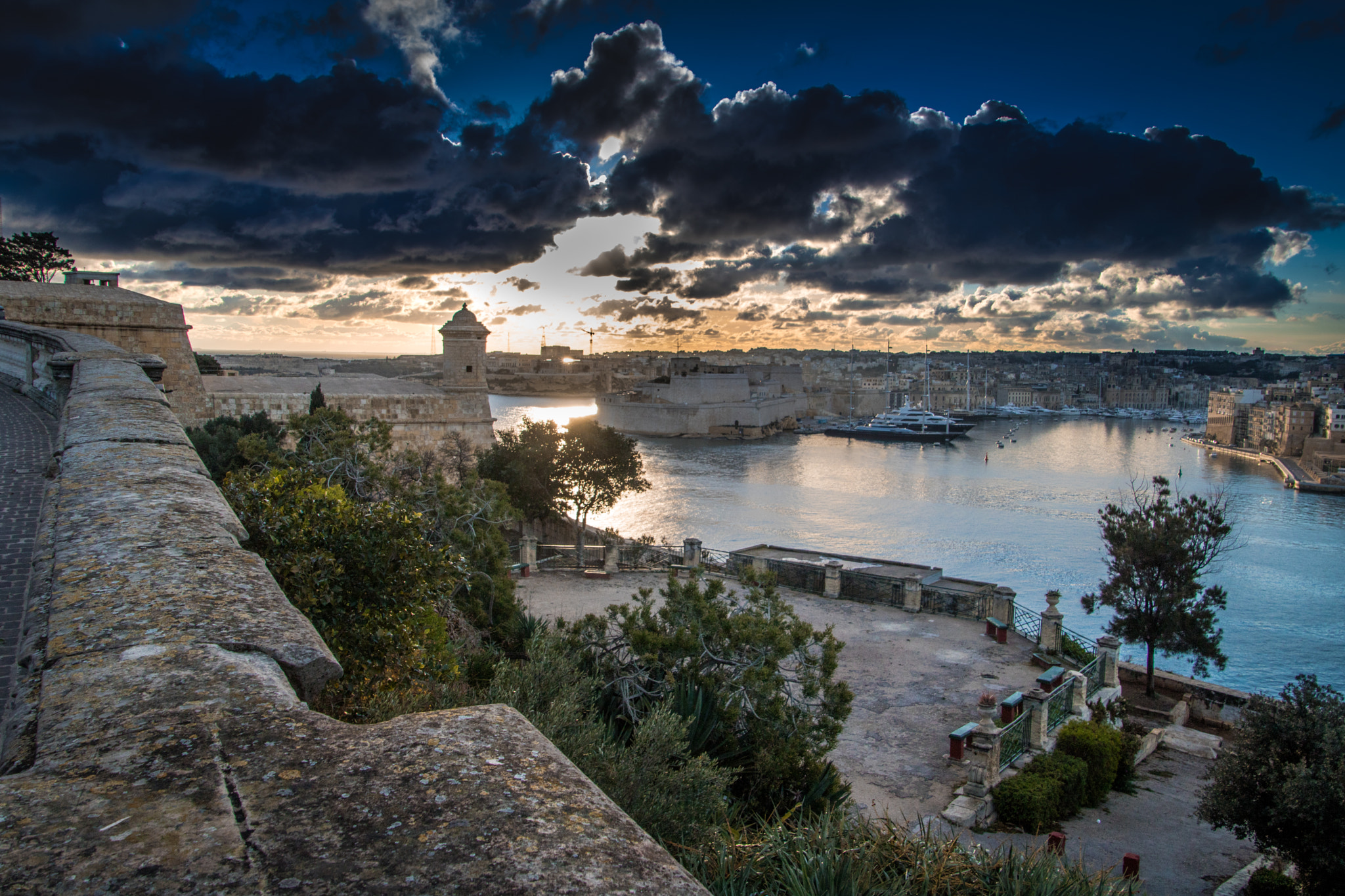 Canon EOS 760D (EOS Rebel T6s / EOS 8000D) sample photo. Valletta photography