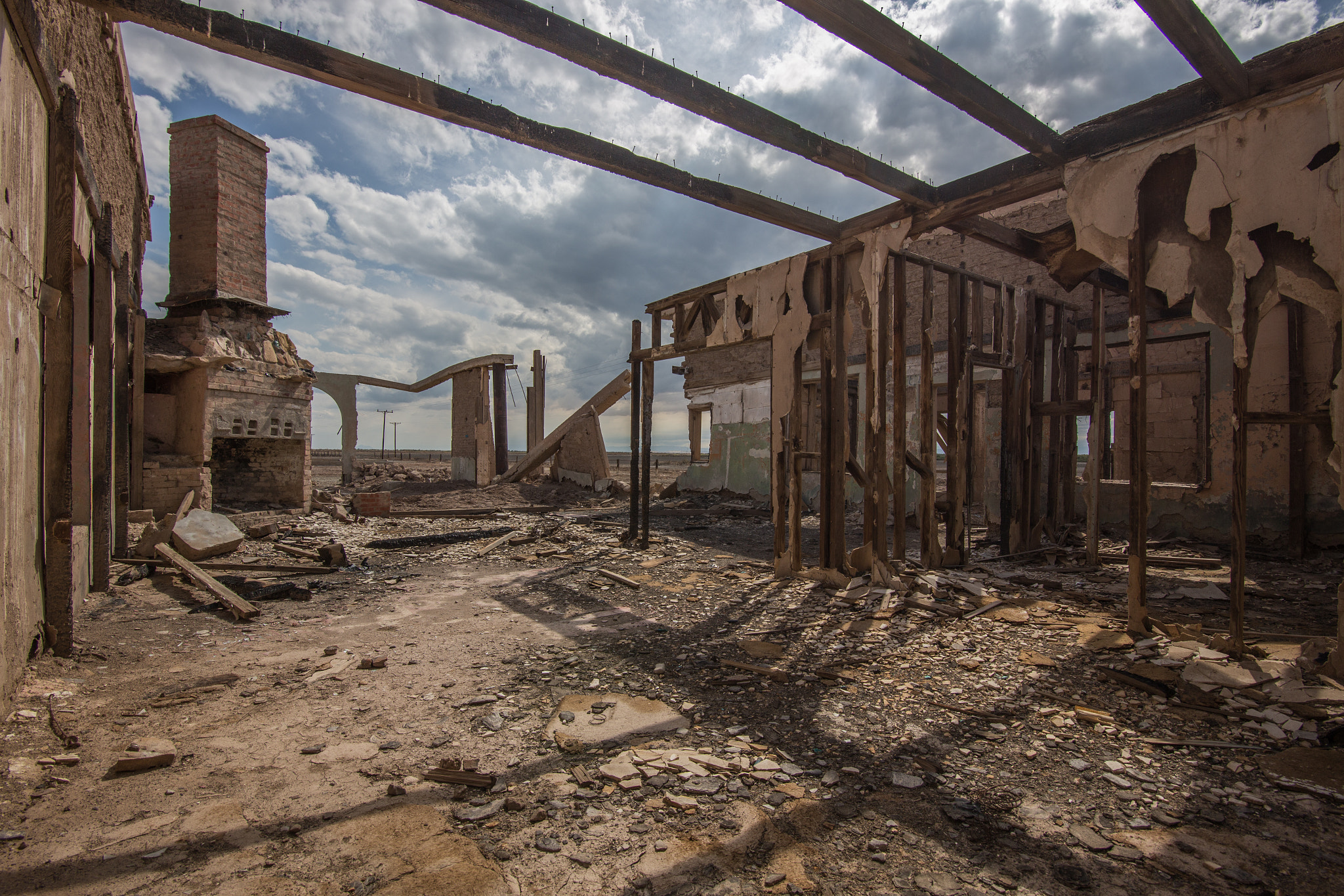 Canon EF-S 17-85mm F4-5.6 IS USM sample photo. Abandoned adobe building at the salton sea photography