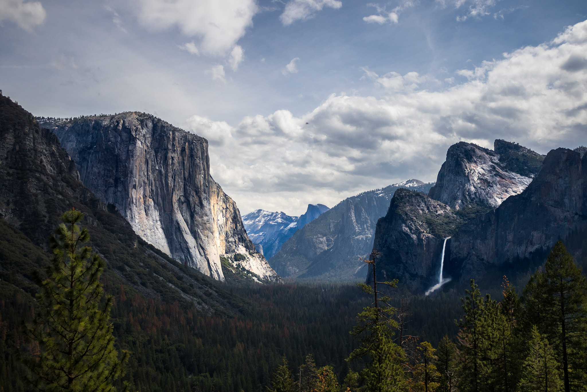 Canon EOS 7D Mark II + Canon EF-S 18-55mm F3.5-5.6 IS sample photo. Tunnel view photography