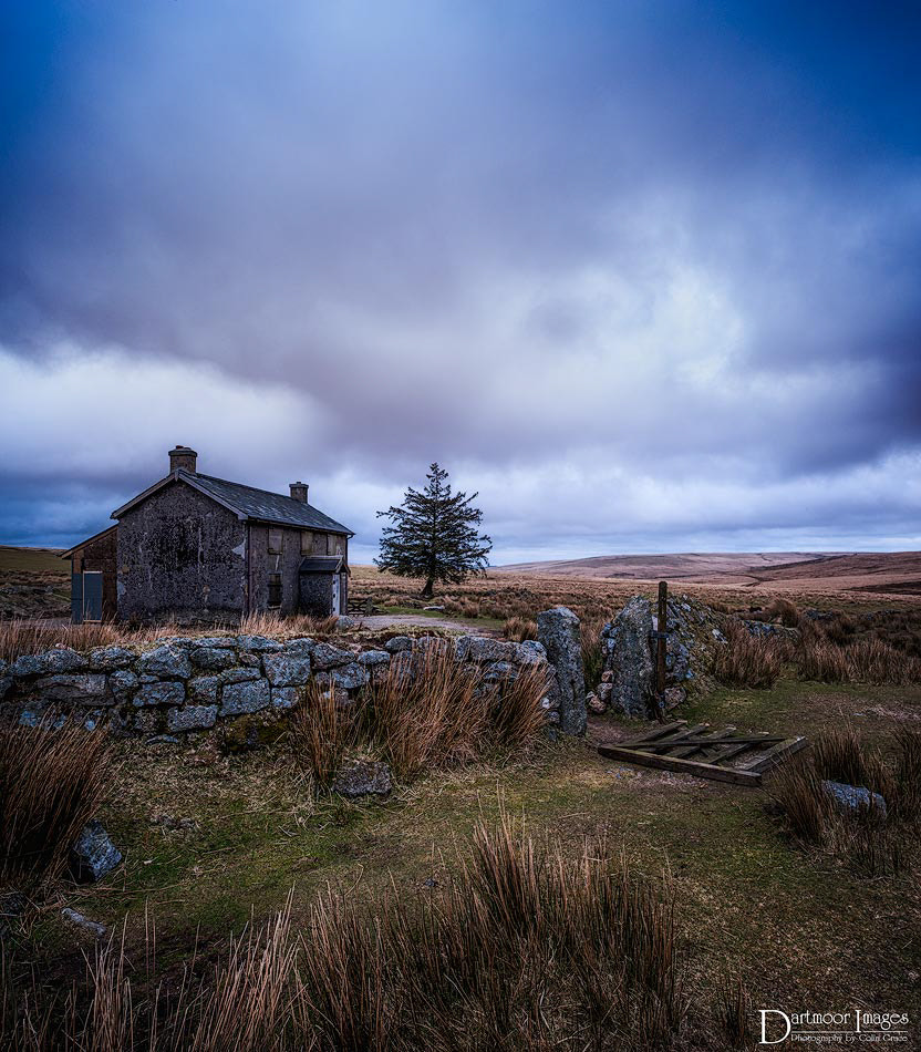 Nikon D700 + Nikon PC-E Nikkor 24mm F3.5D ED Tilt-Shift sample photo. Broken gate photography