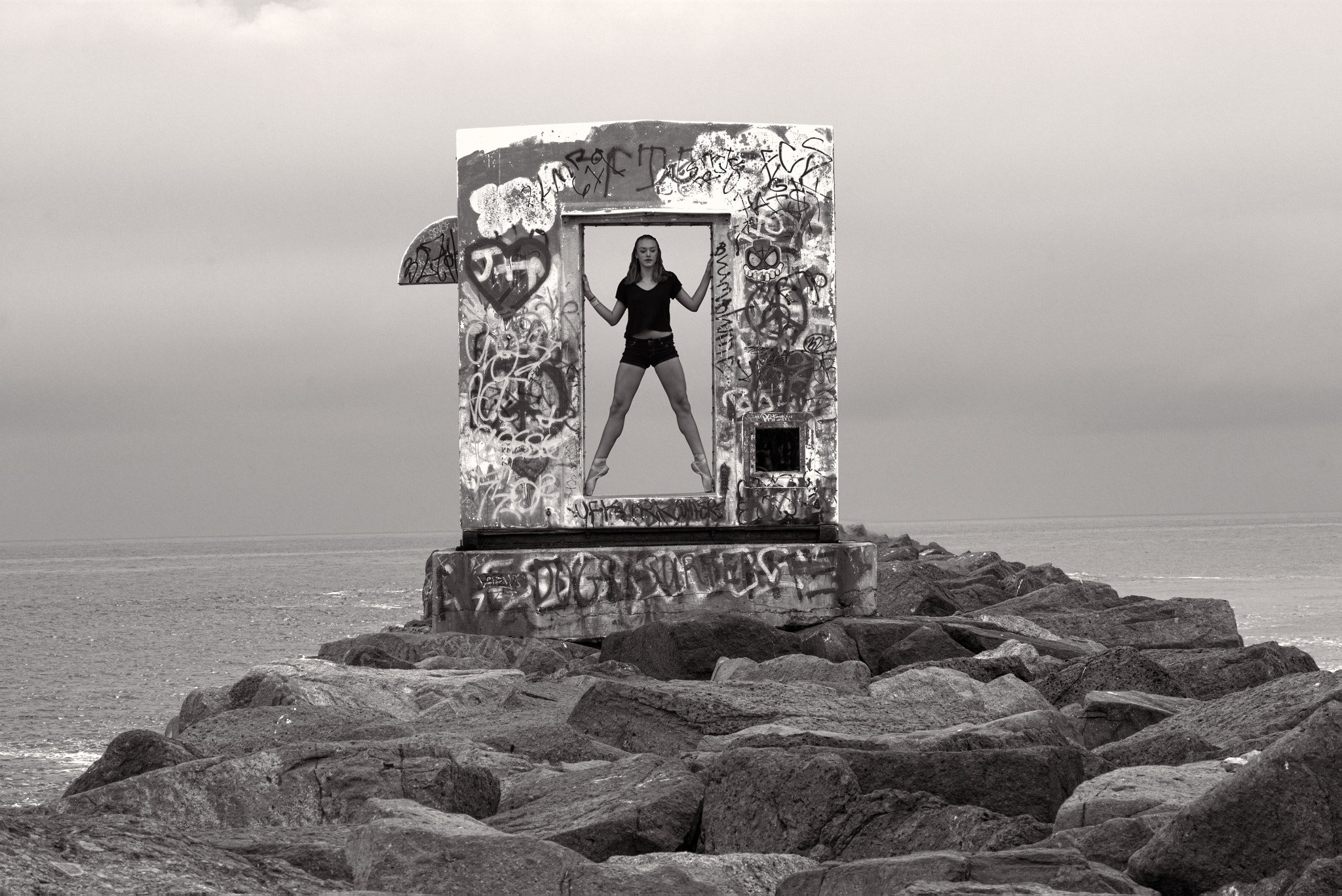 Canon EF 100-400mm F4.5-5.6L IS USM sample photo. Ballerina at the jetty - bw photography