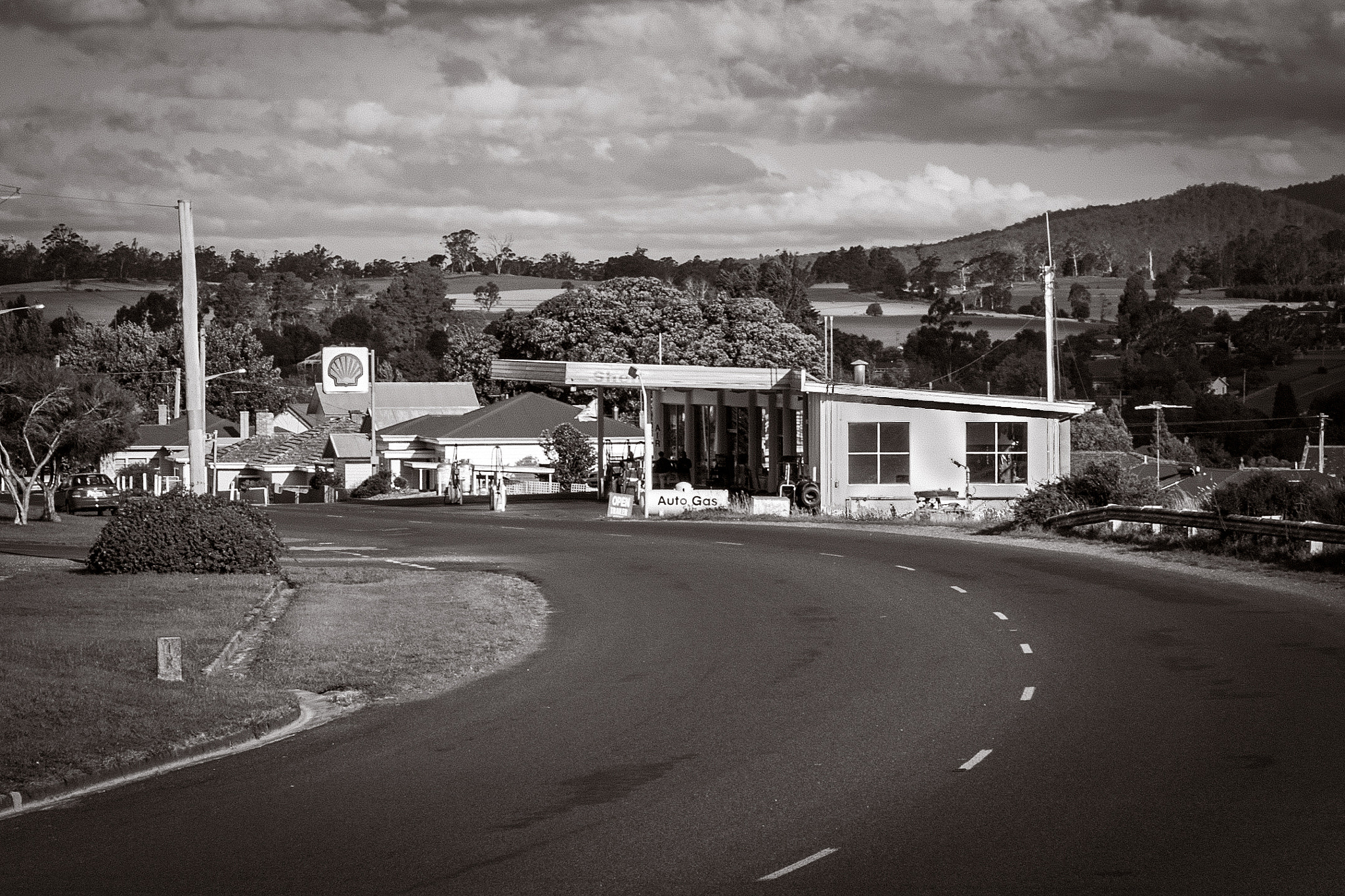 Canon EOS D30 sample photo. Gas station... photography