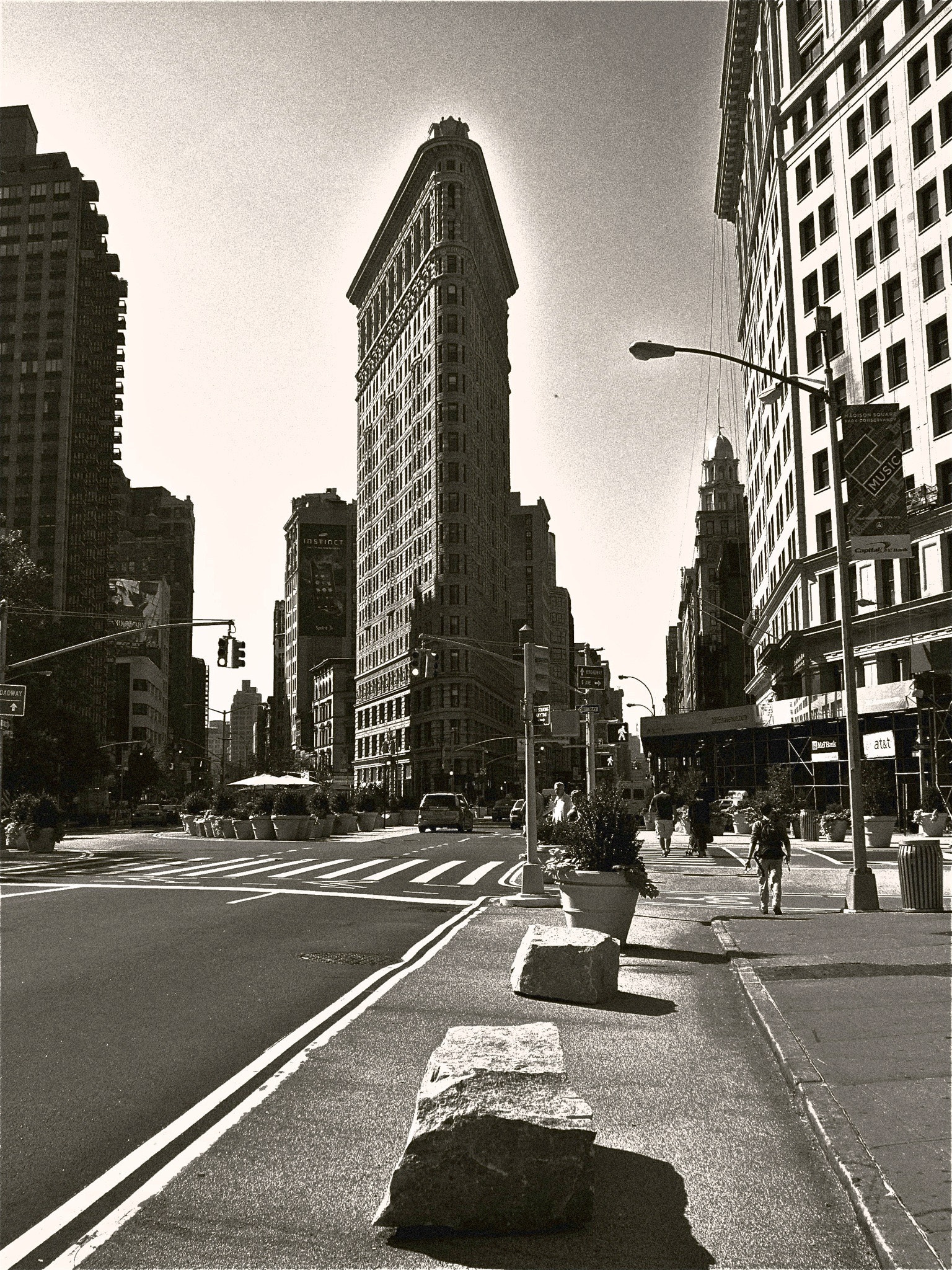 Fujifilm FinePix F50fd sample photo. Beautiful flat iron building in nyc photography