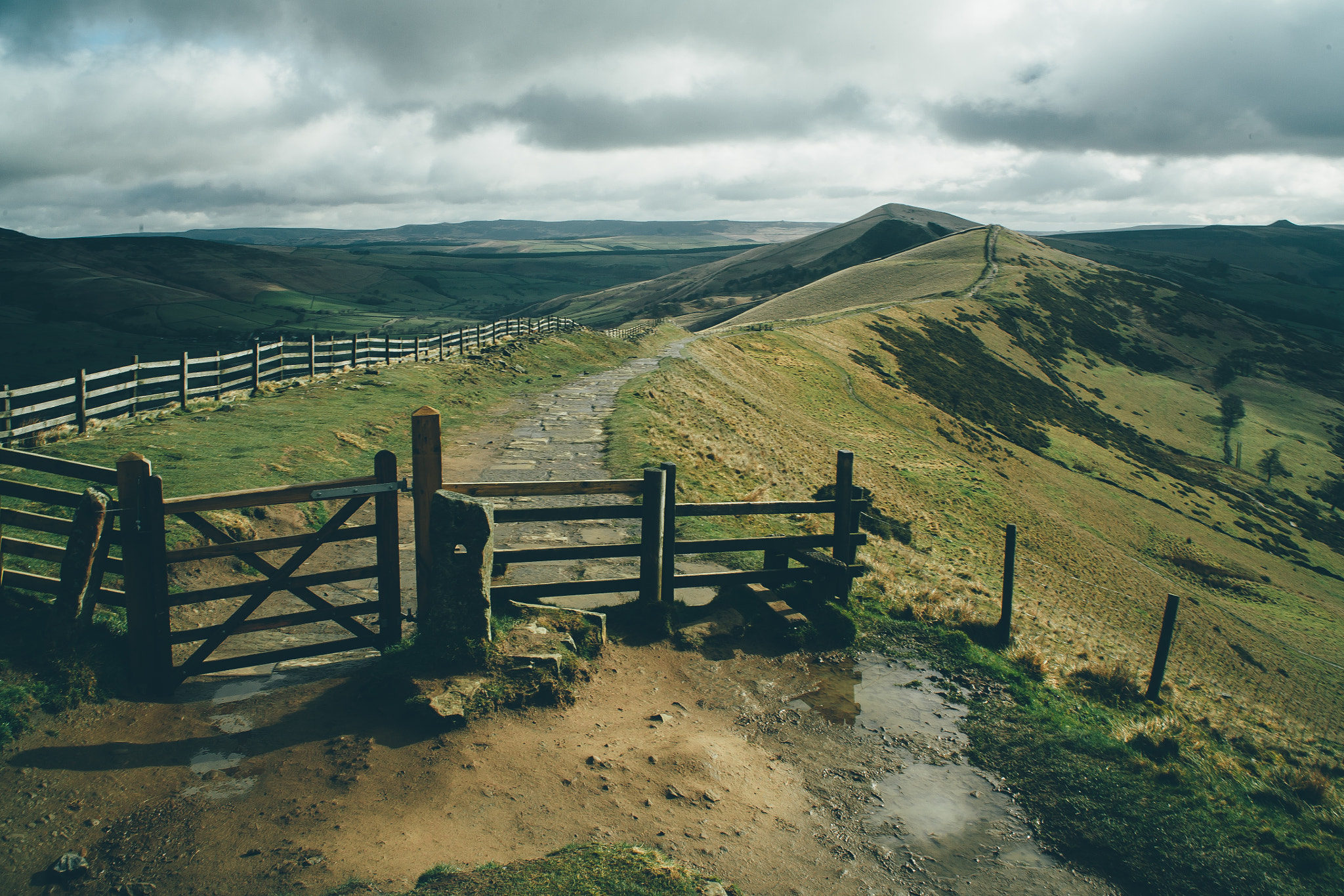 Canon EF 28-80mm f/3.5-5.6 USM sample photo. Mam tor, peak district photography