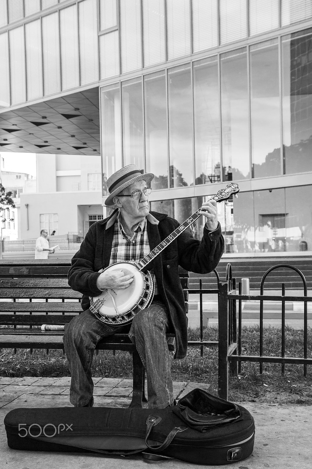 Canon EOS 500D (EOS Rebel T1i / EOS Kiss X3) sample photo. Banjo player photography