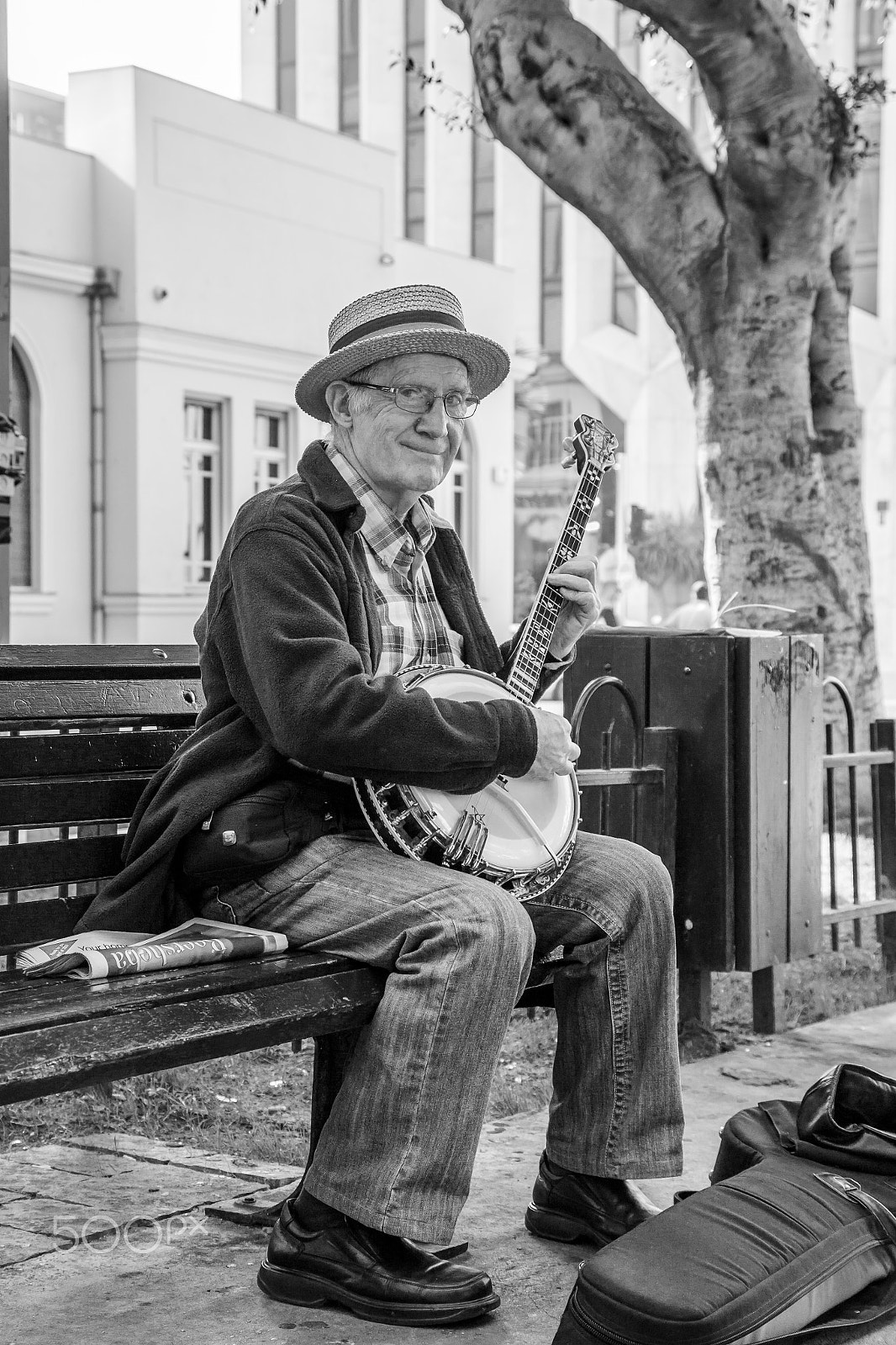 Canon EOS 500D (EOS Rebel T1i / EOS Kiss X3) sample photo. Banjo player photography