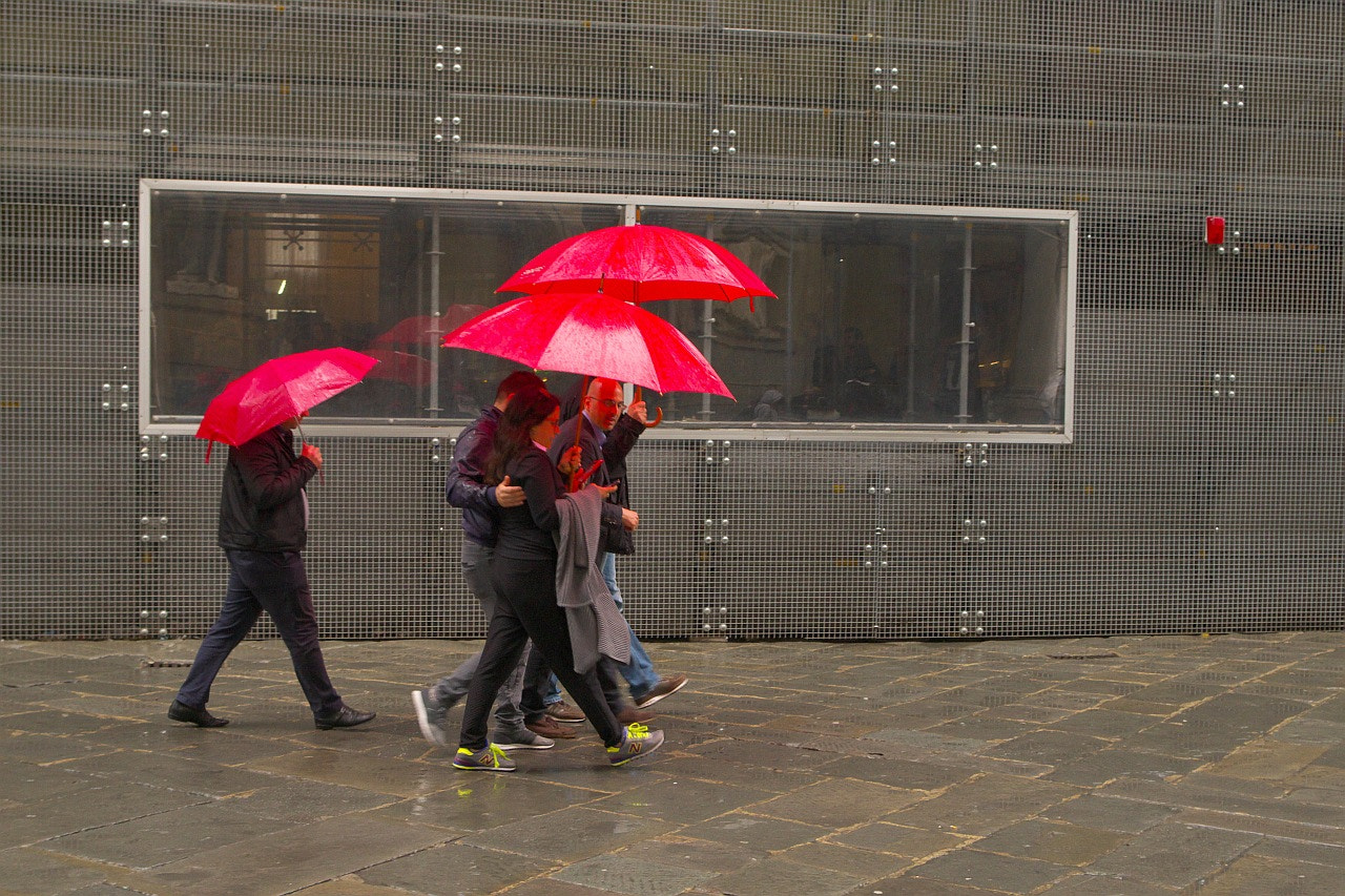 Pentax smc DA 18-55mm F3.5-5.6 AL WR sample photo. Red umbrellas photography