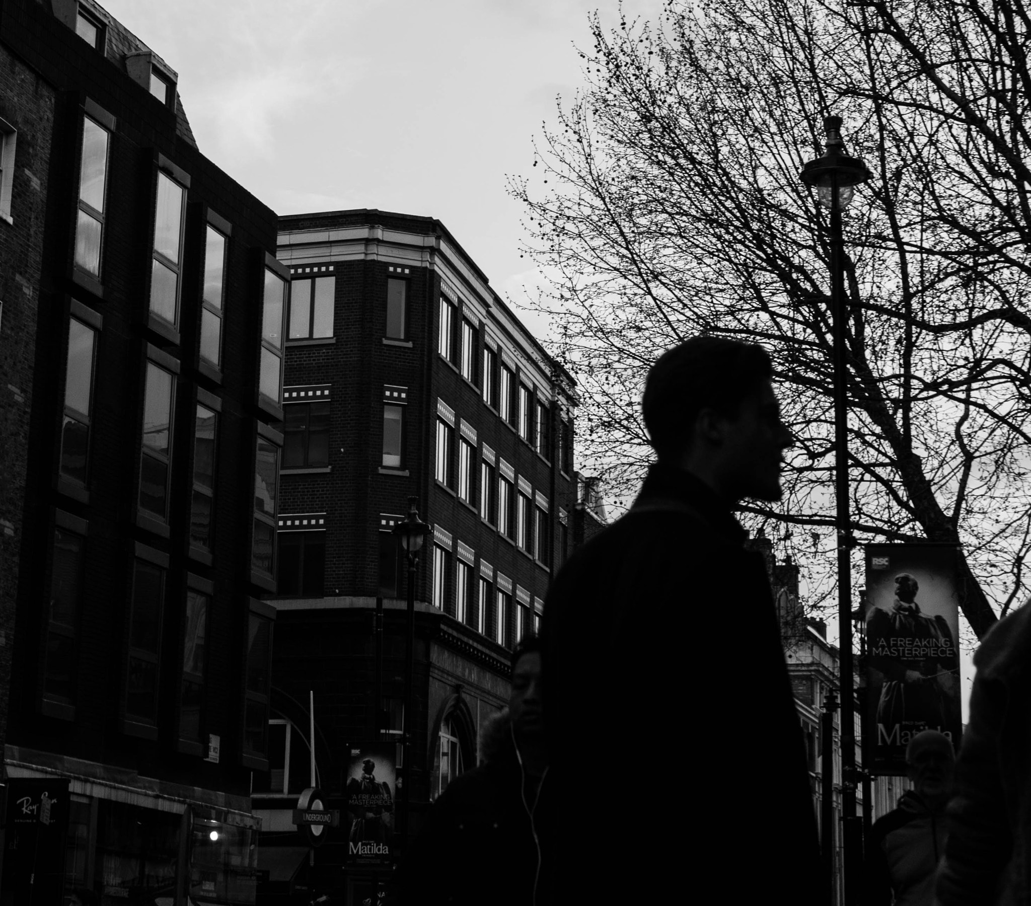 Panasonic Lumix DMC-GX8 + Panasonic Leica DG Summilux 25mm F1.4 II ASPH sample photo. Silhouette man photography
