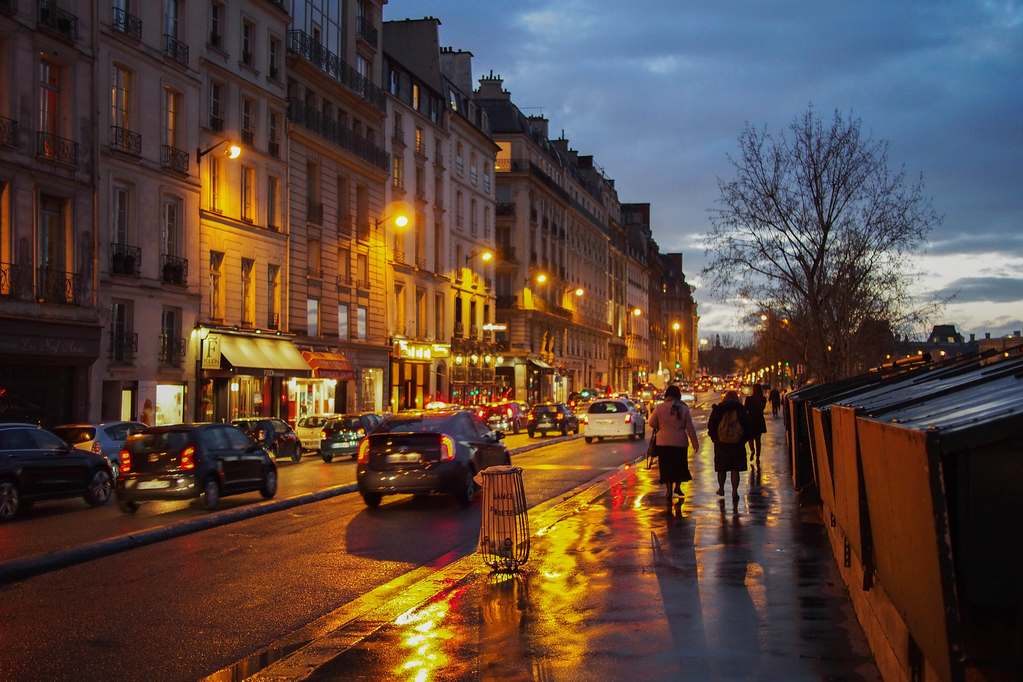 Olympus OM-D E-M5 + LUMIX G 20/F1.7 II sample photo. Paris photography