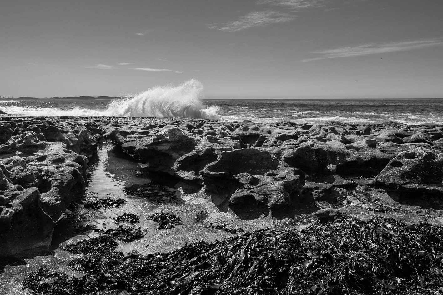 Canon EF-S 10-18mm F4.5–5.6 IS STM sample photo. Wawe, rocks, beach photography