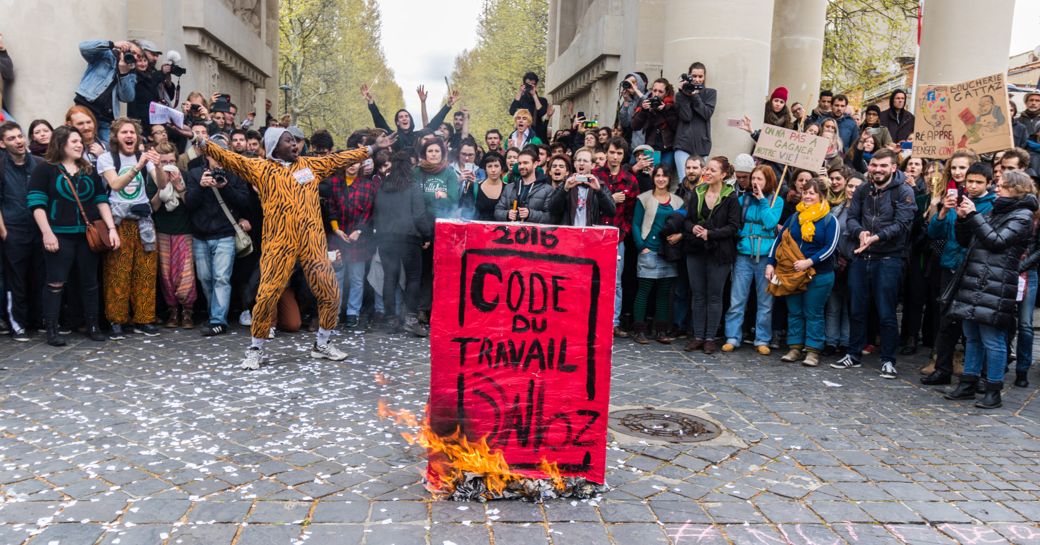 Canon EF-S 10-18mm F4.5–5.6 IS STM sample photo. Toulouse on fire photography