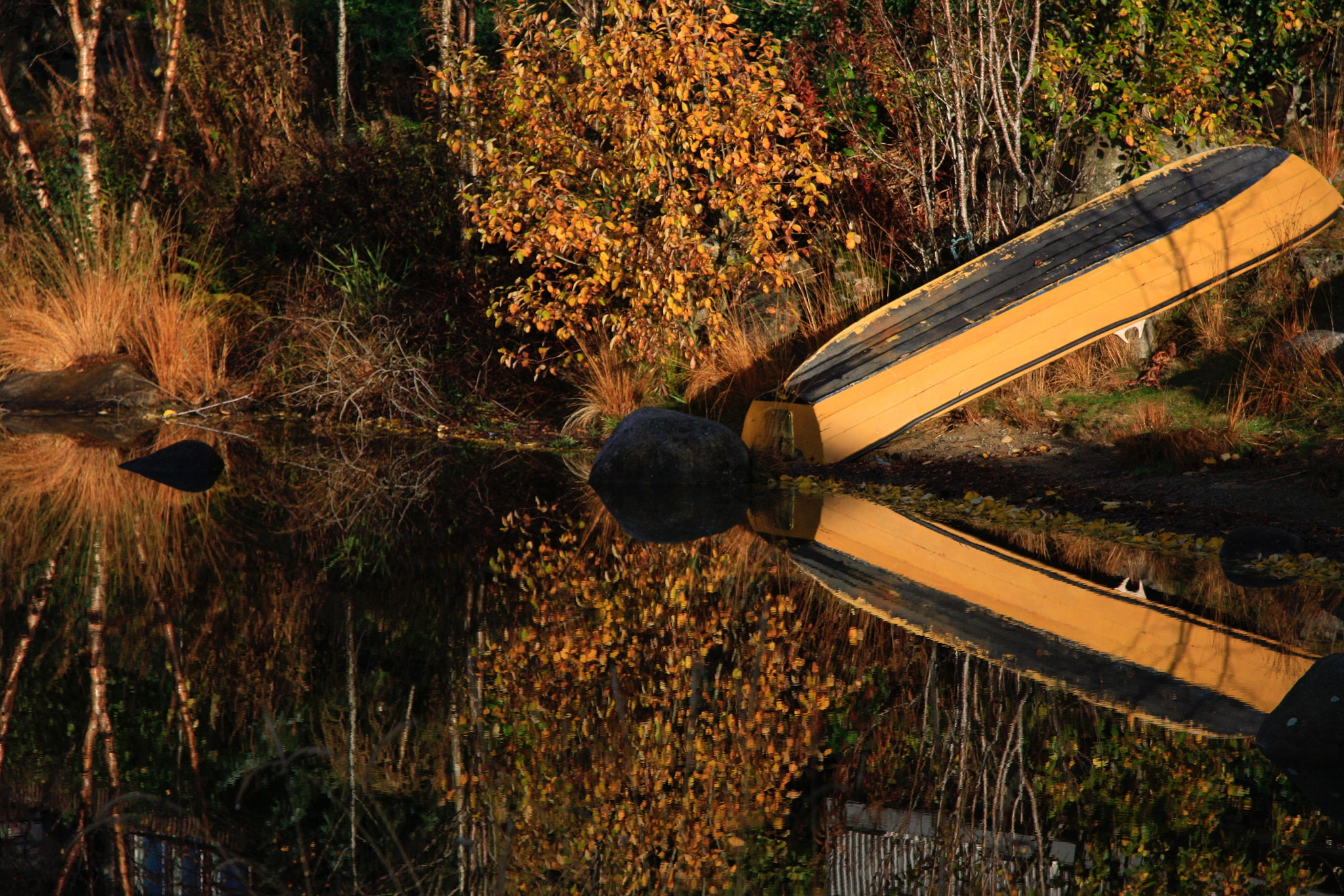 Canon EF-S 17-85mm F4-5.6 IS USM sample photo. Boat by water photography