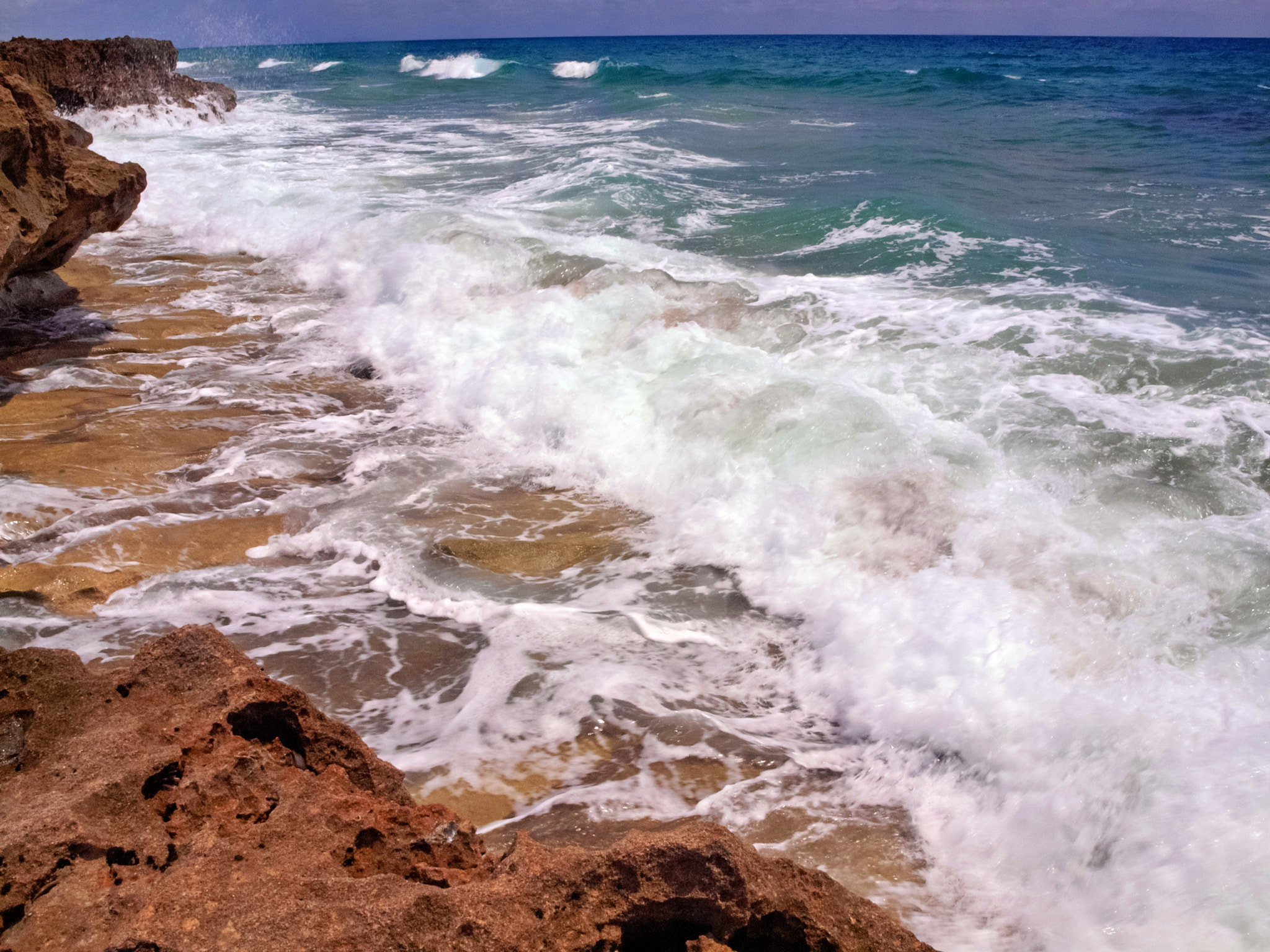 Olympus E-600 (EVOLT E-600) sample photo. The water's fine at blowing rocks photography