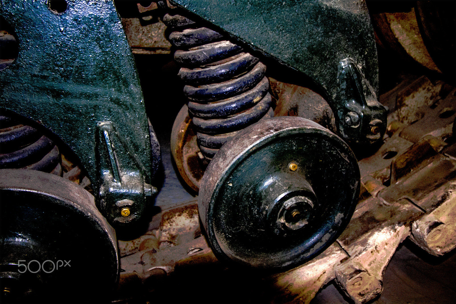 Canon EF-S 10-18mm F4.5–5.6 IS STM sample photo. Wheels springs and tracks photography