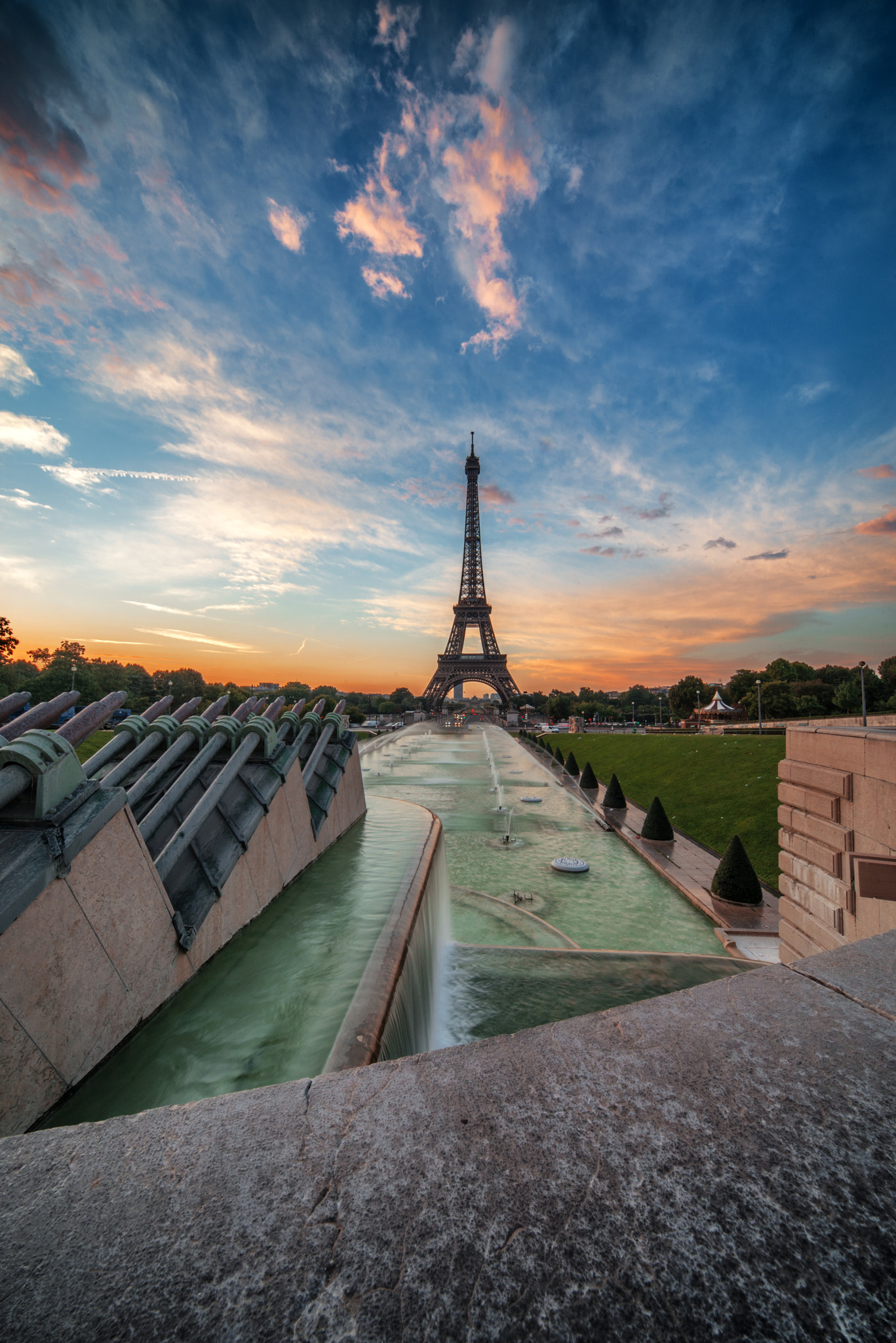 Sigma 12-24mm F4.5-5.6 EX DG Aspherical HSM sample photo. Parisian morning photography