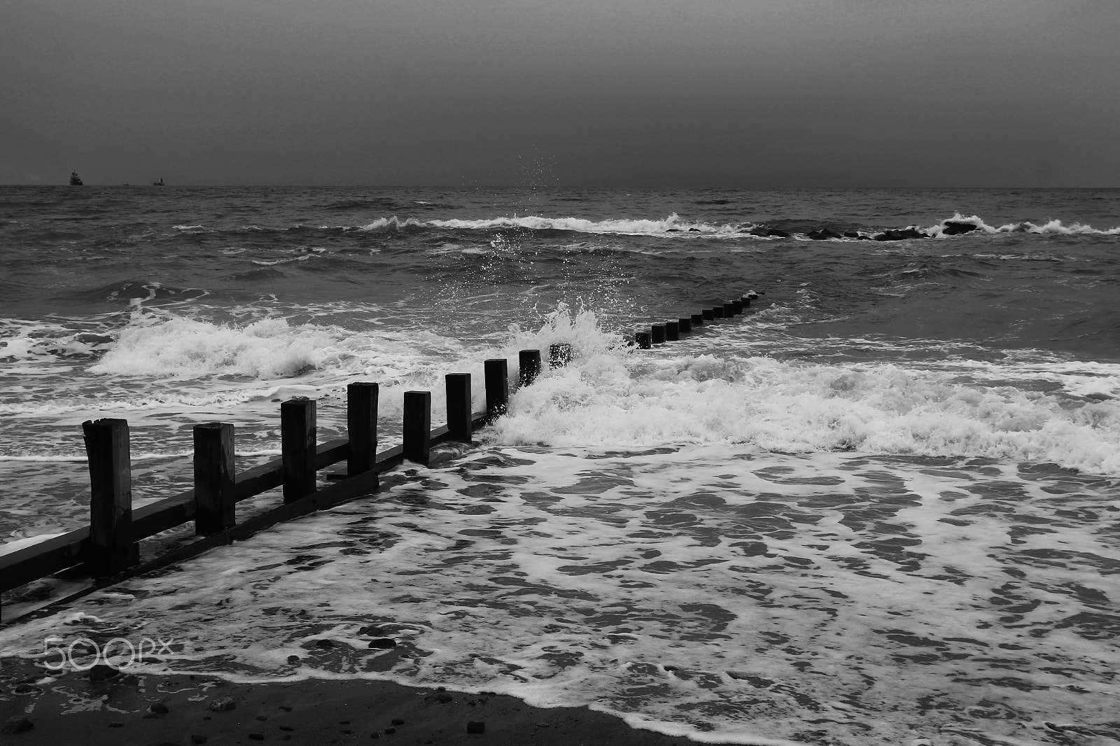 Sigma 17-70mm F2.8-4 DC Macro OS HSM sample photo. B&w groyne at aberdeen photography