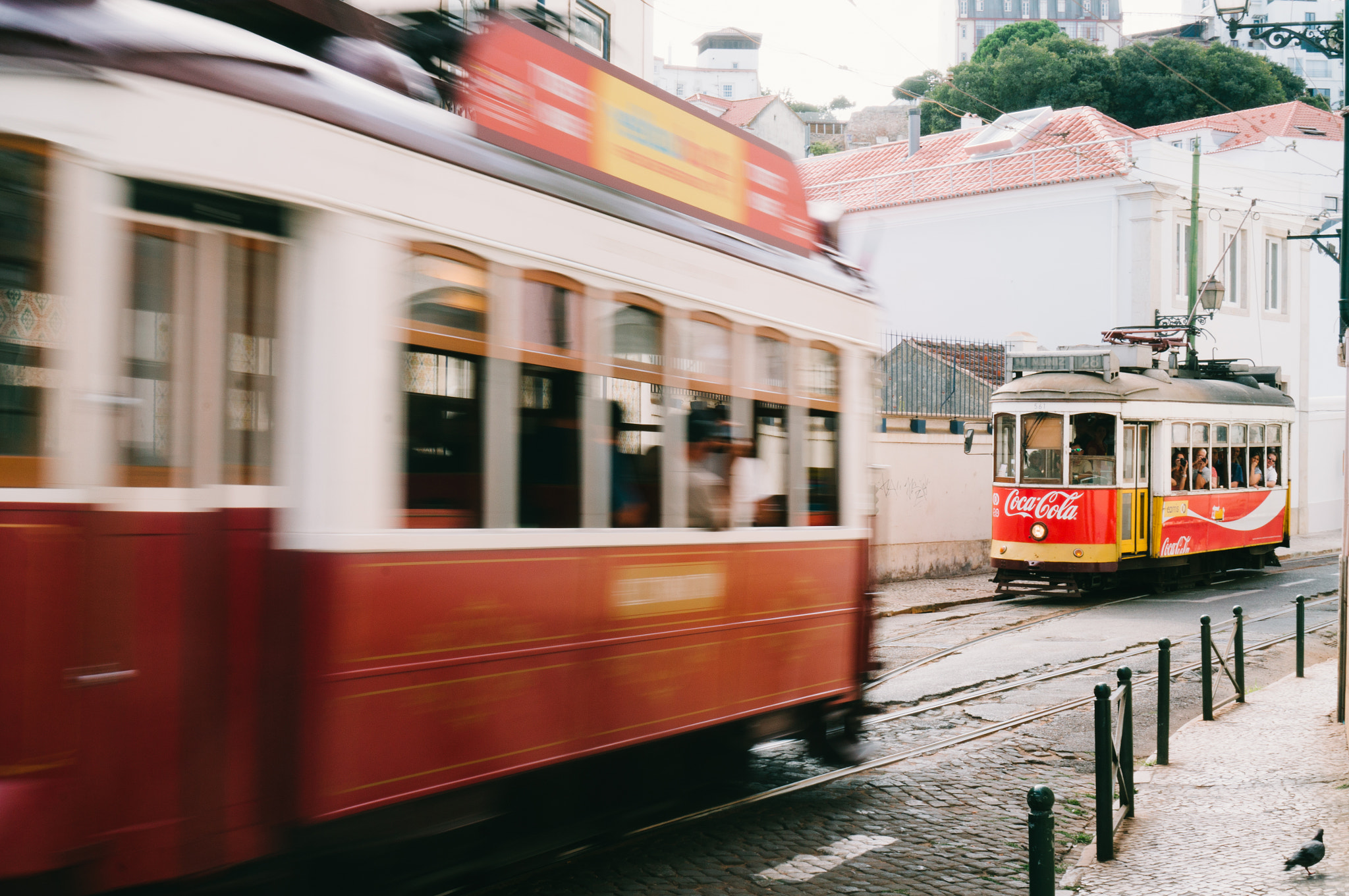 Sony Alpha NEX-6 + Sony E 35mm F1.8 OSS sample photo. Eléctricos de lisboa photography